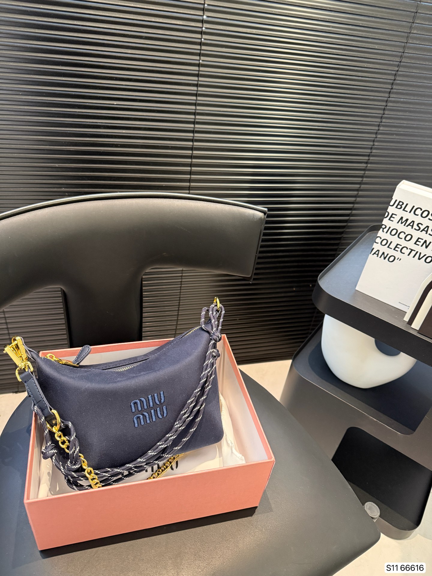 MiuMiu new lunch box bag New style for early spring, casual and versatile Canvas fashionable armpit bag