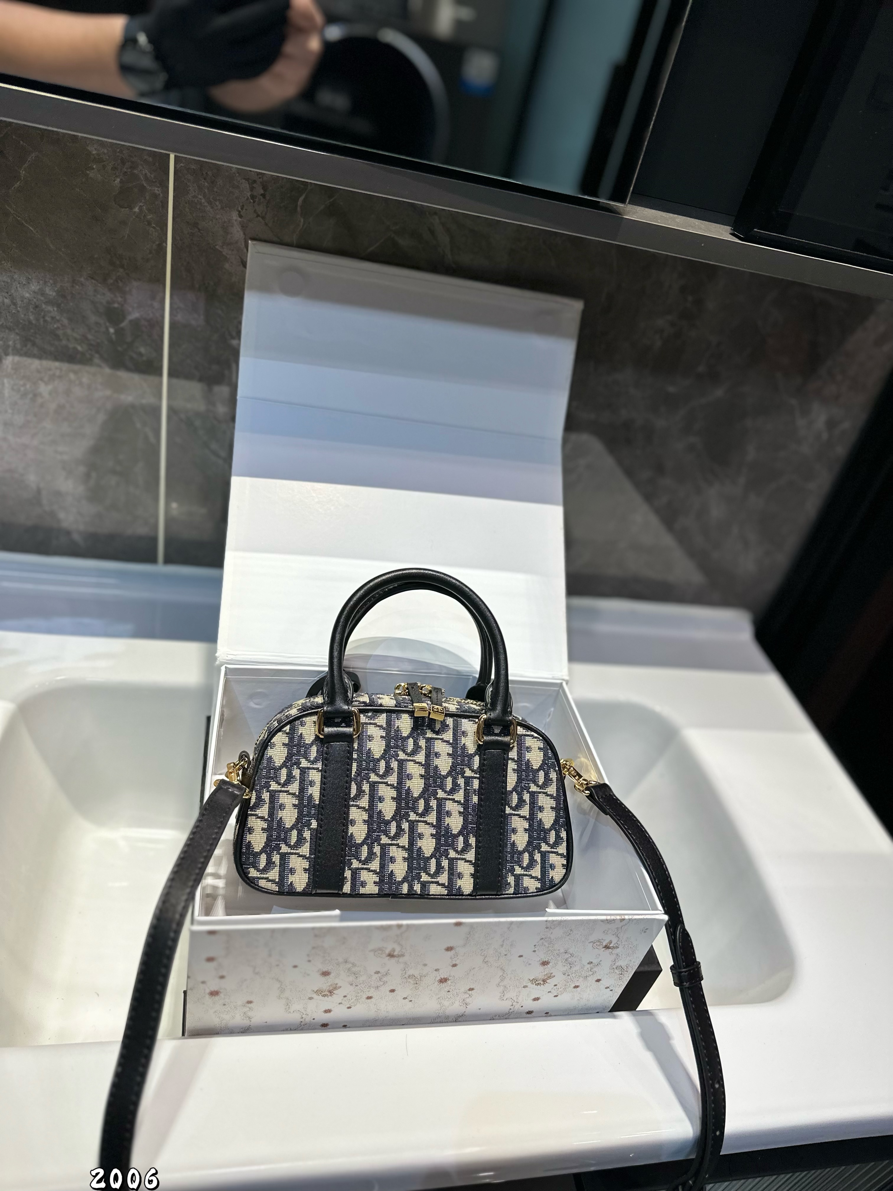 DIOR VibeEast West handbag