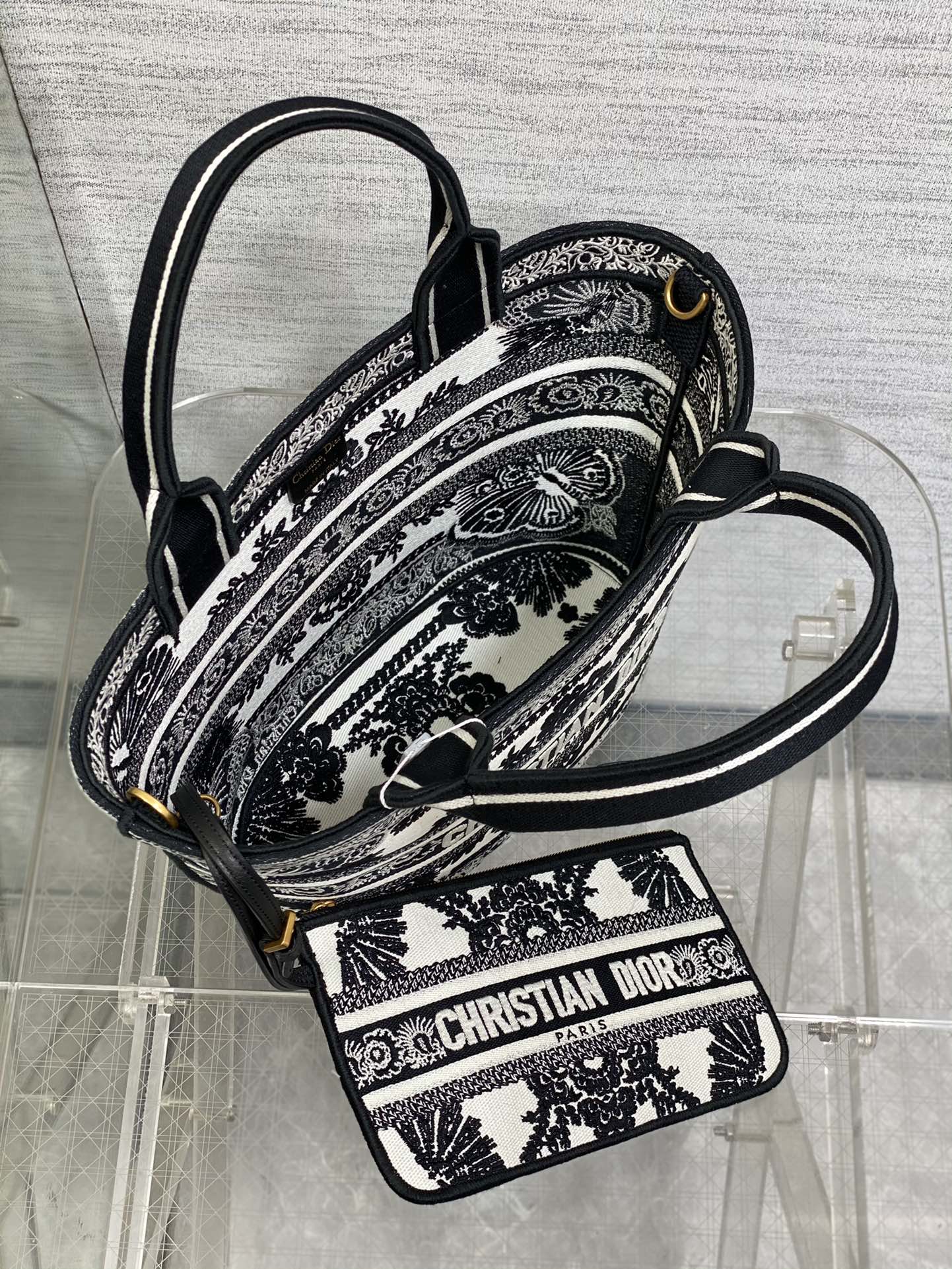 The DIOR basket embroidery handbag is of high quality