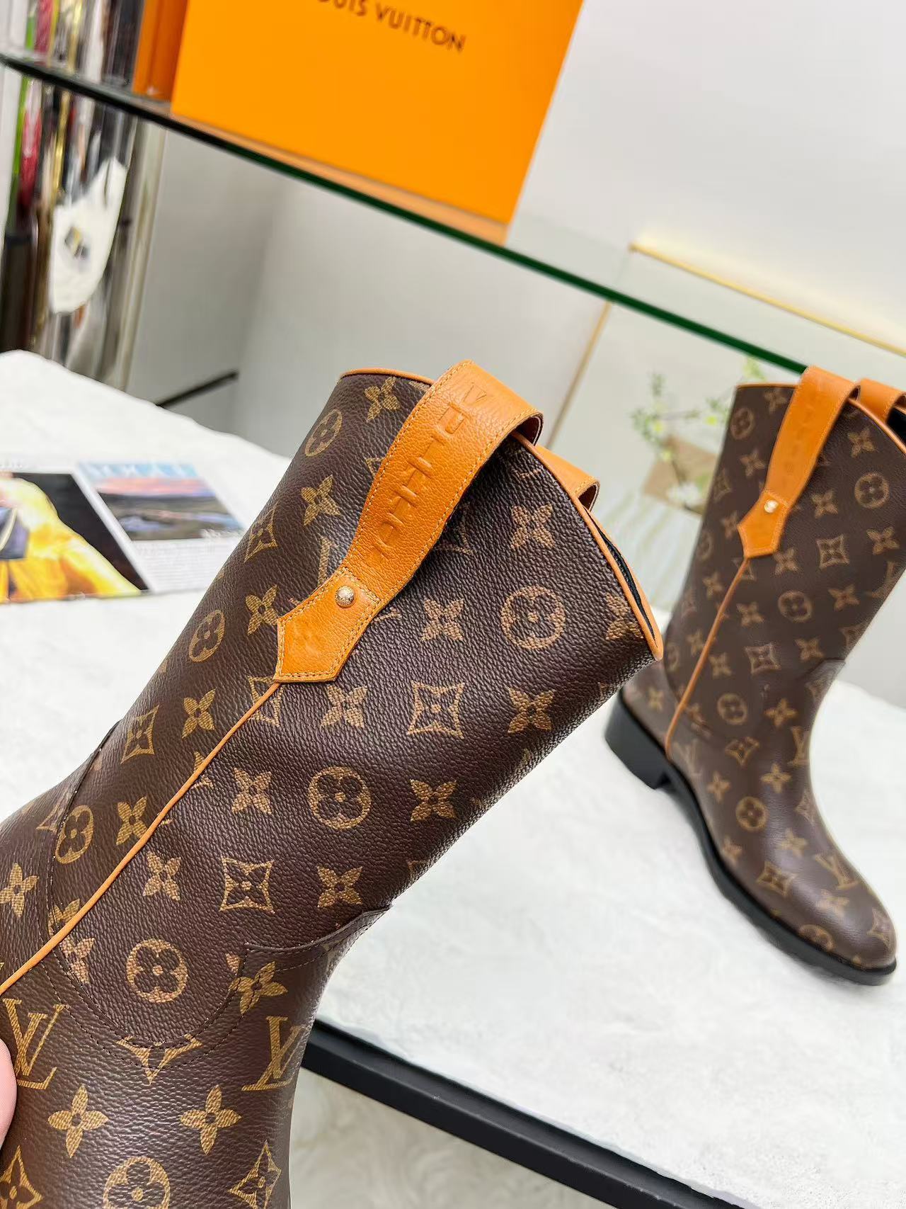 LV rider boots