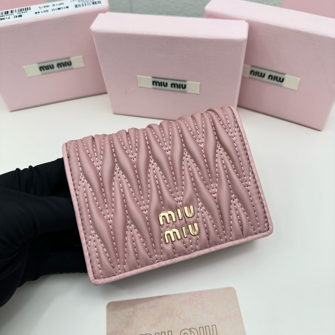 MiuMiu new wallet is classic and practical