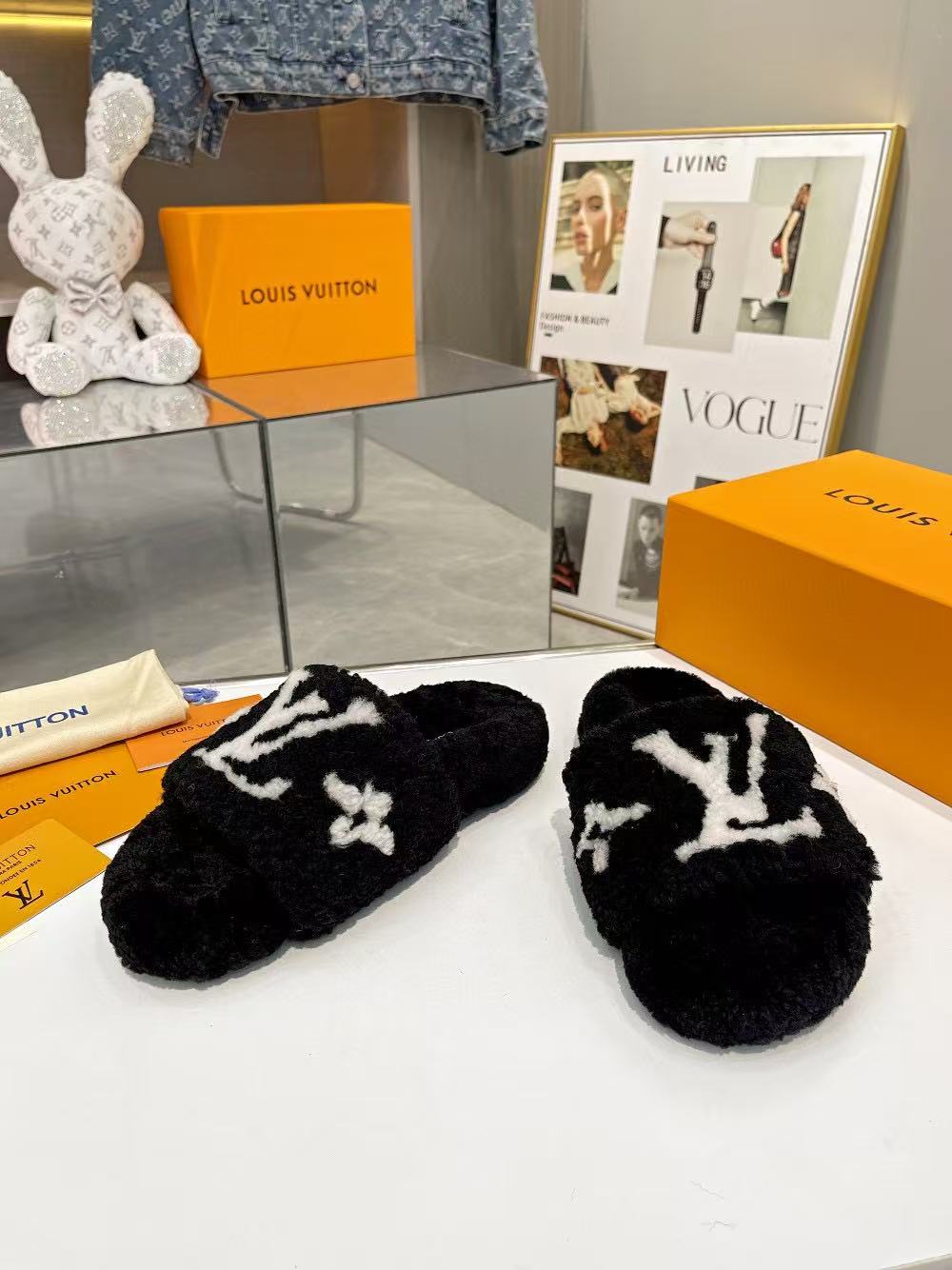 LV plush slippers