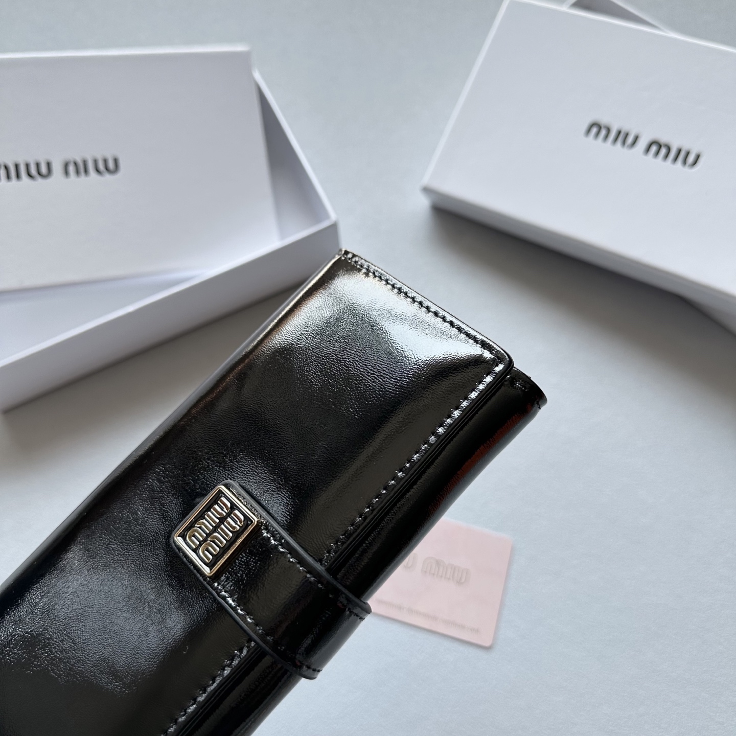 Miumiu new coin purse is simple fashionable and versatile