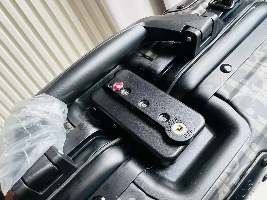 DIOR*RIMOWA suitcase