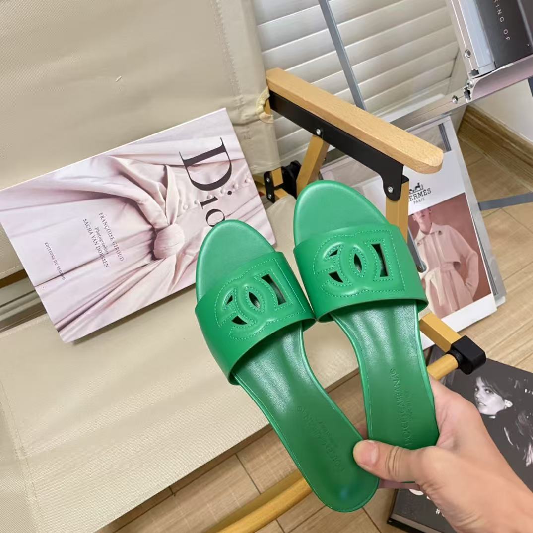 Dolce & Gabbana slippers
