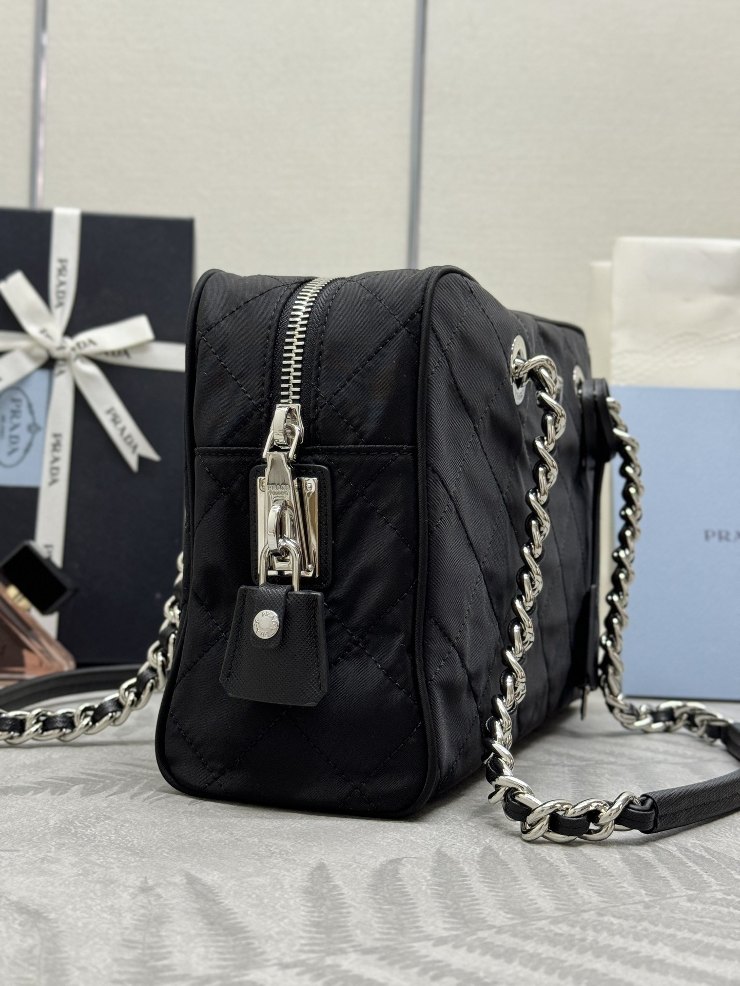 Top version Prada chain crossbody shoulder bag