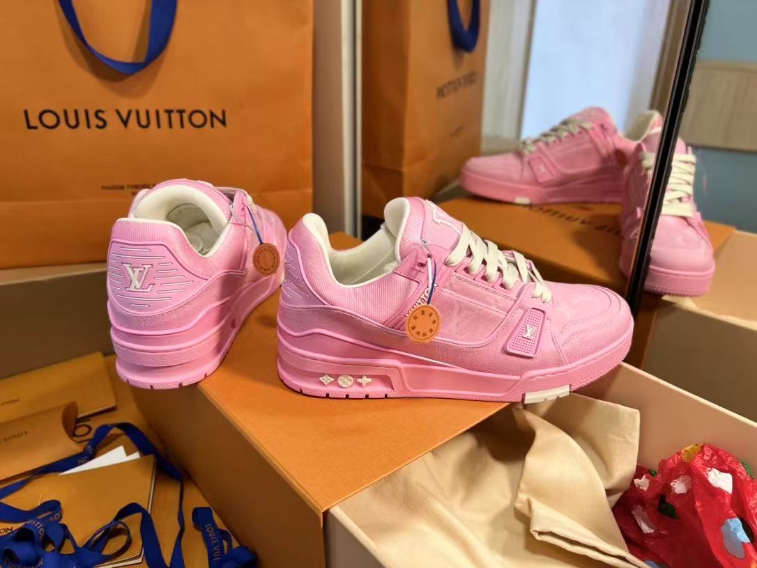 LV trainer sports shoes