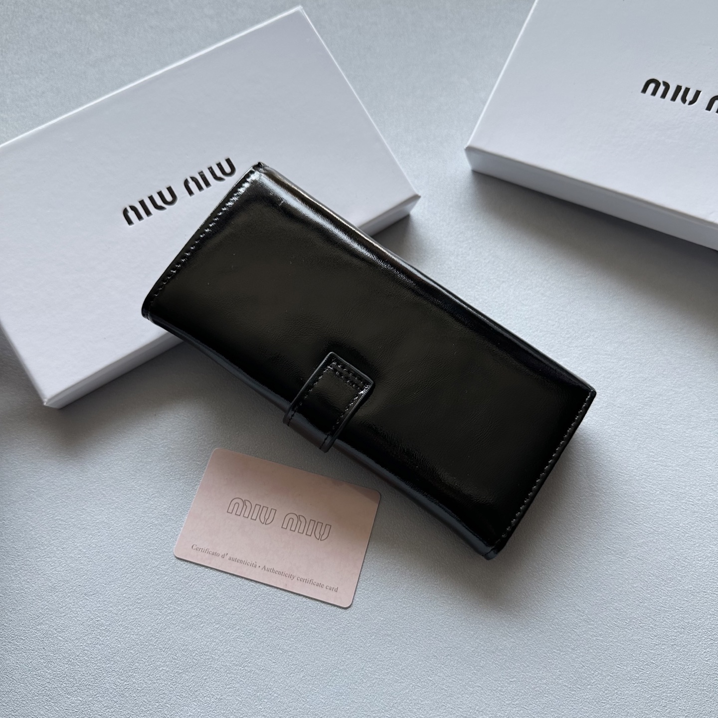 Miumiu new coin purse is simple fashionable and versatile