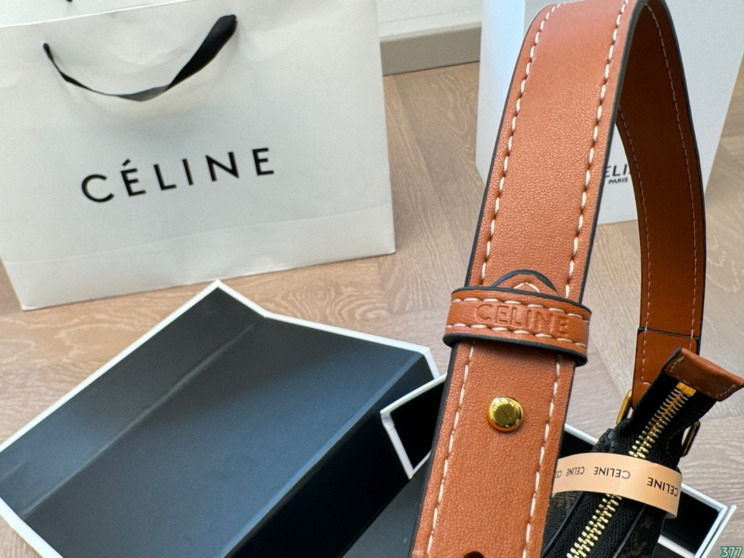 Celine underarm bag retro and elegant