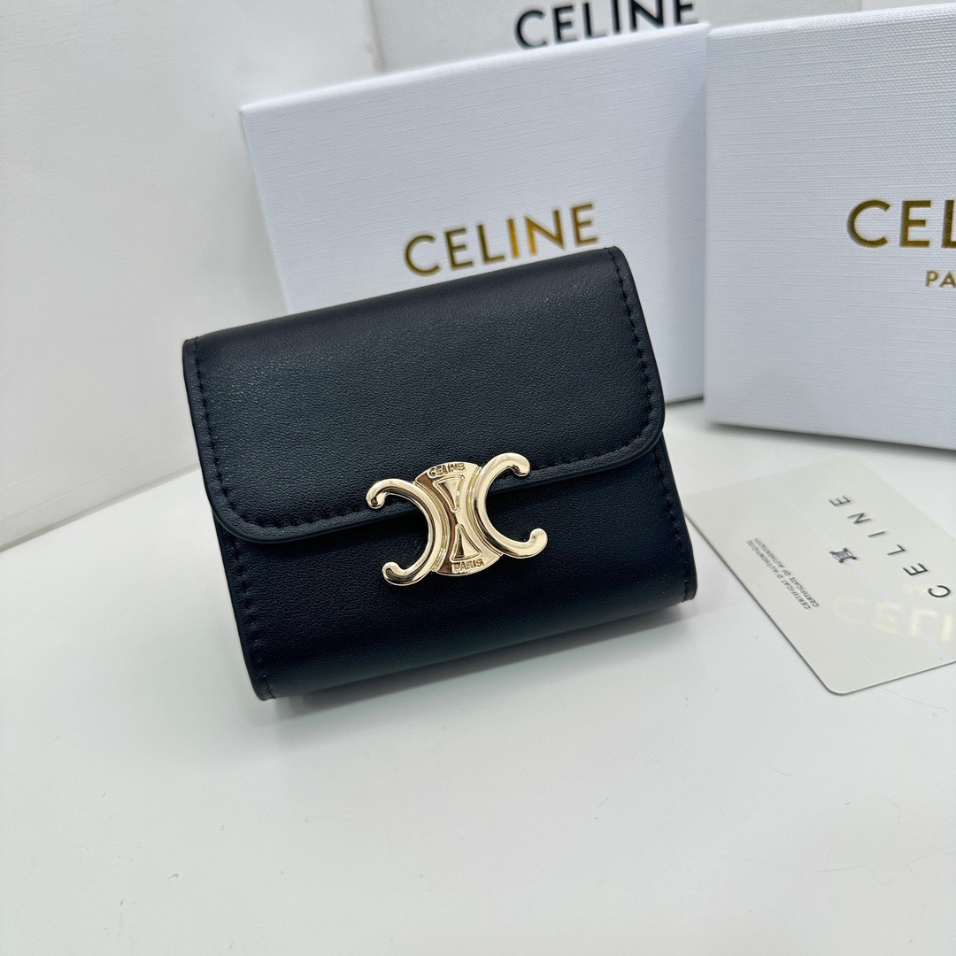 Celine's new Arc de Triomphe 2-piece set is exquisite and fashionable