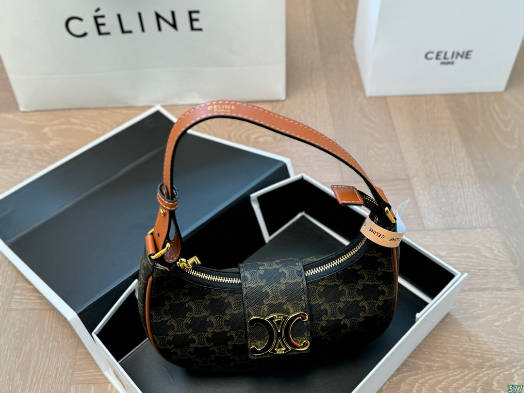 Celine underarm bag retro and elegant