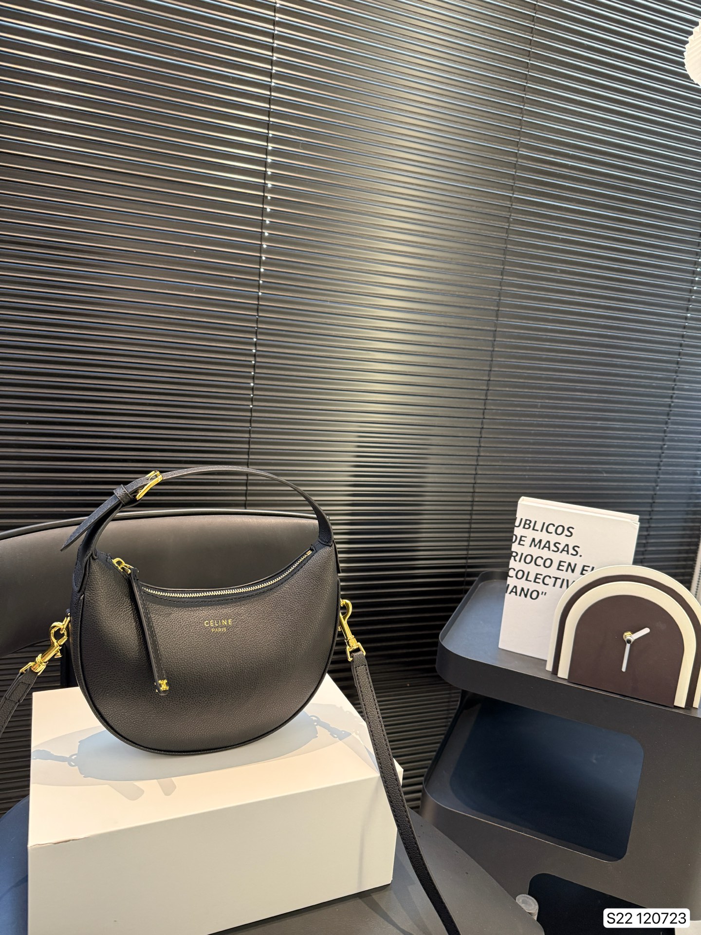 Celine's armpit bag is stylish and simple