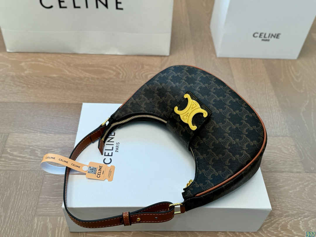 Celine underarm bag retro and elegant