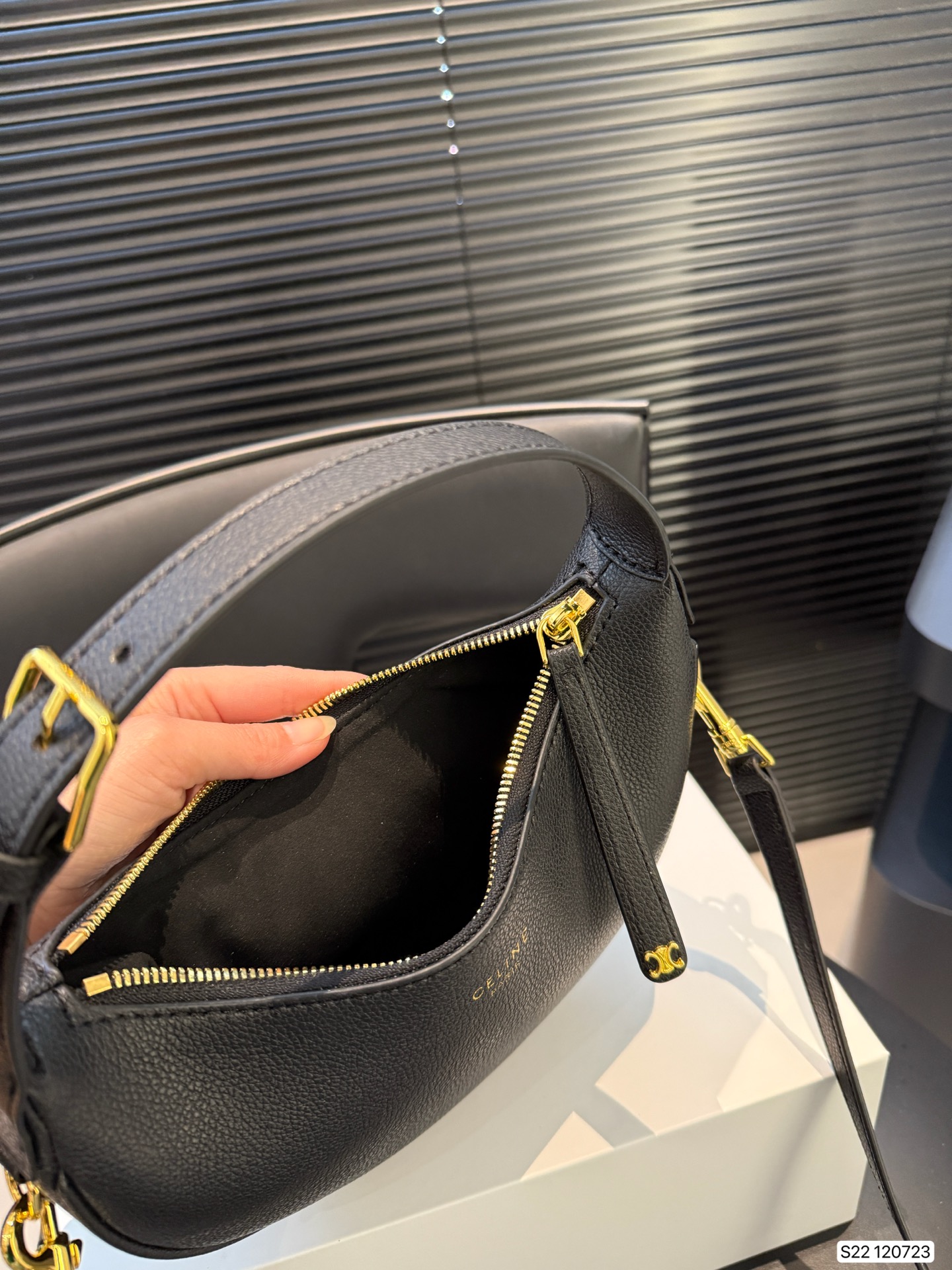 Celine's armpit bag is stylish and simple