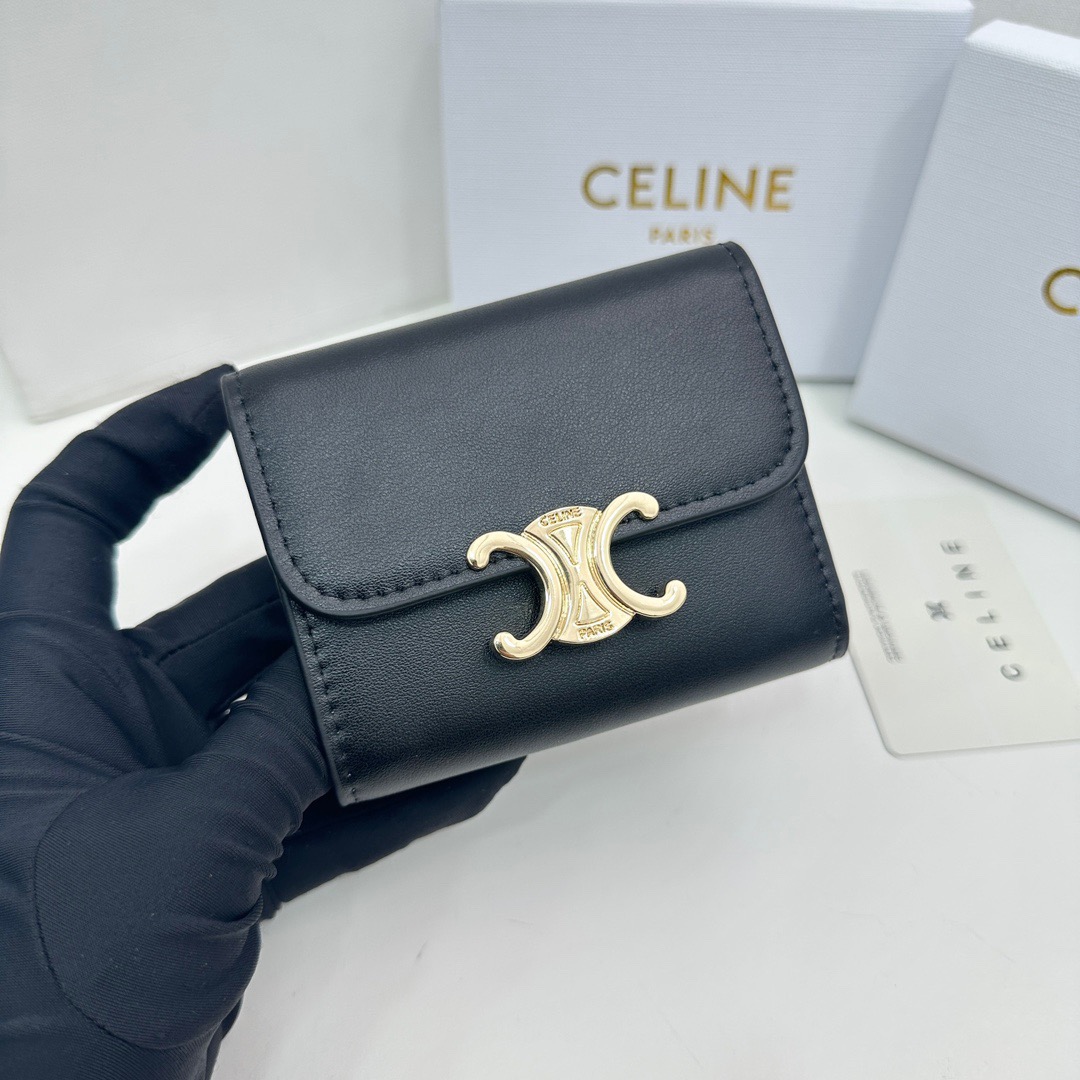 Celine's new Arc de Triomphe 2-piece set is exquisite and fashionable