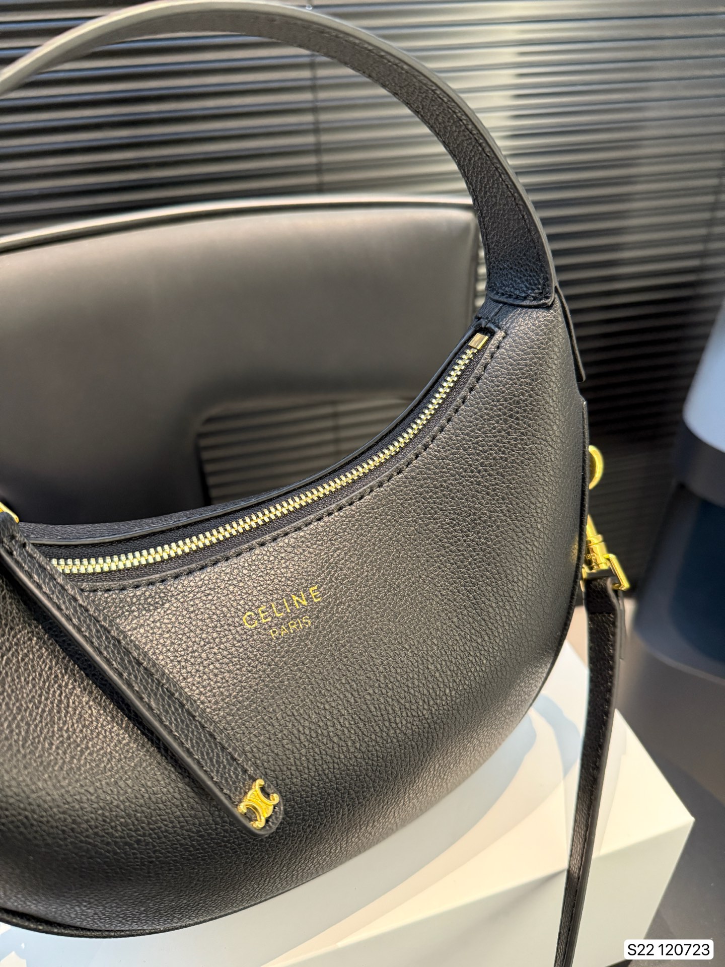 Celine's armpit bag is stylish and simple