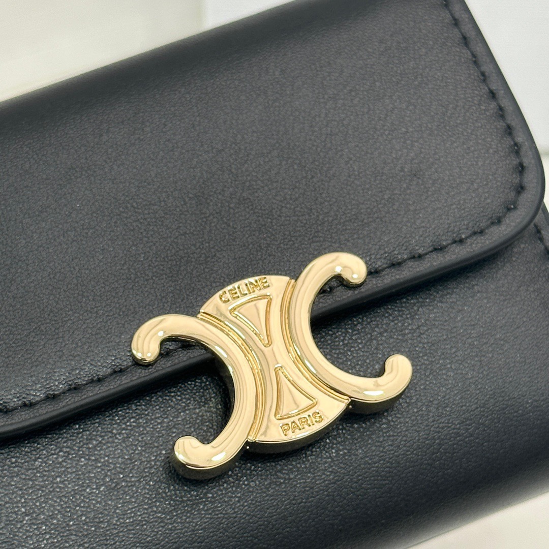 Celine's new Arc de Triomphe 2-piece set is exquisite and fashionable