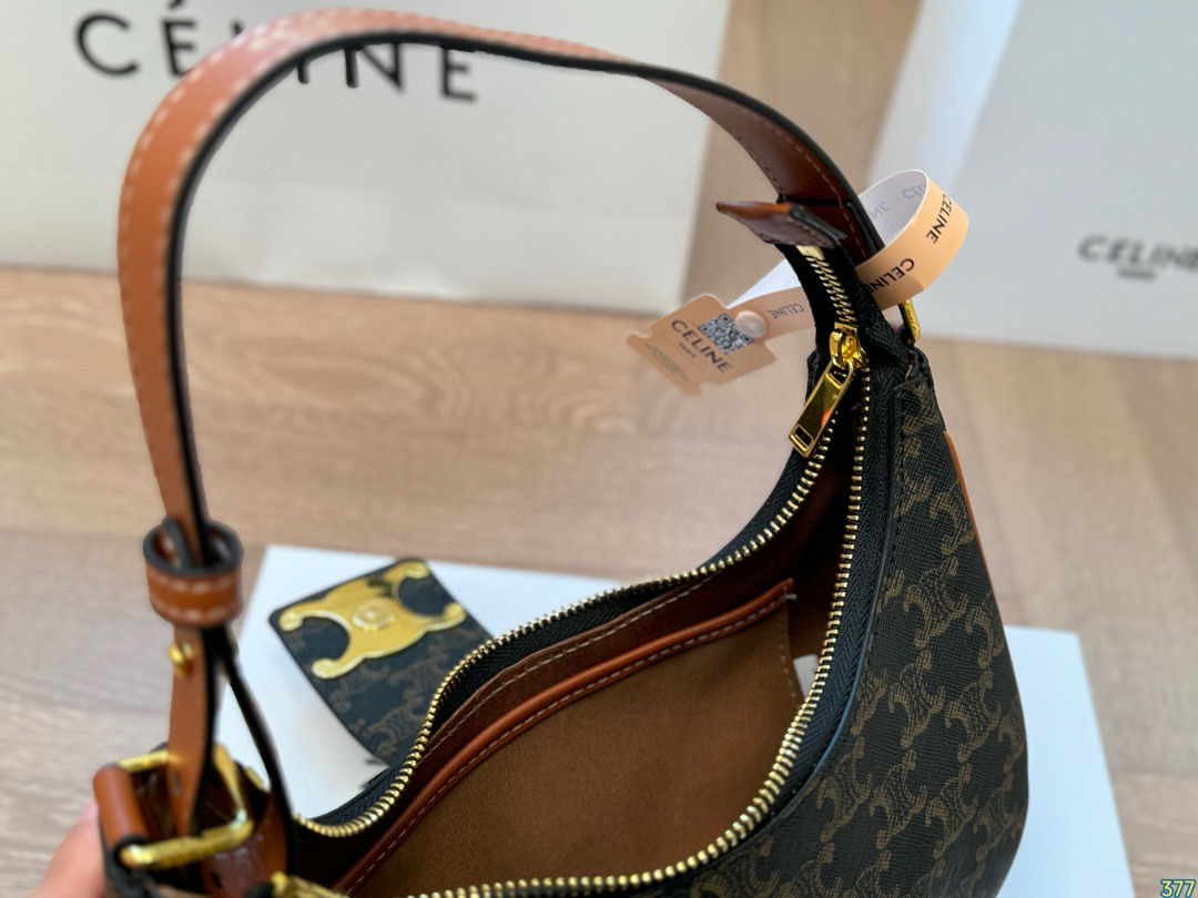 Celine underarm bag retro and elegant