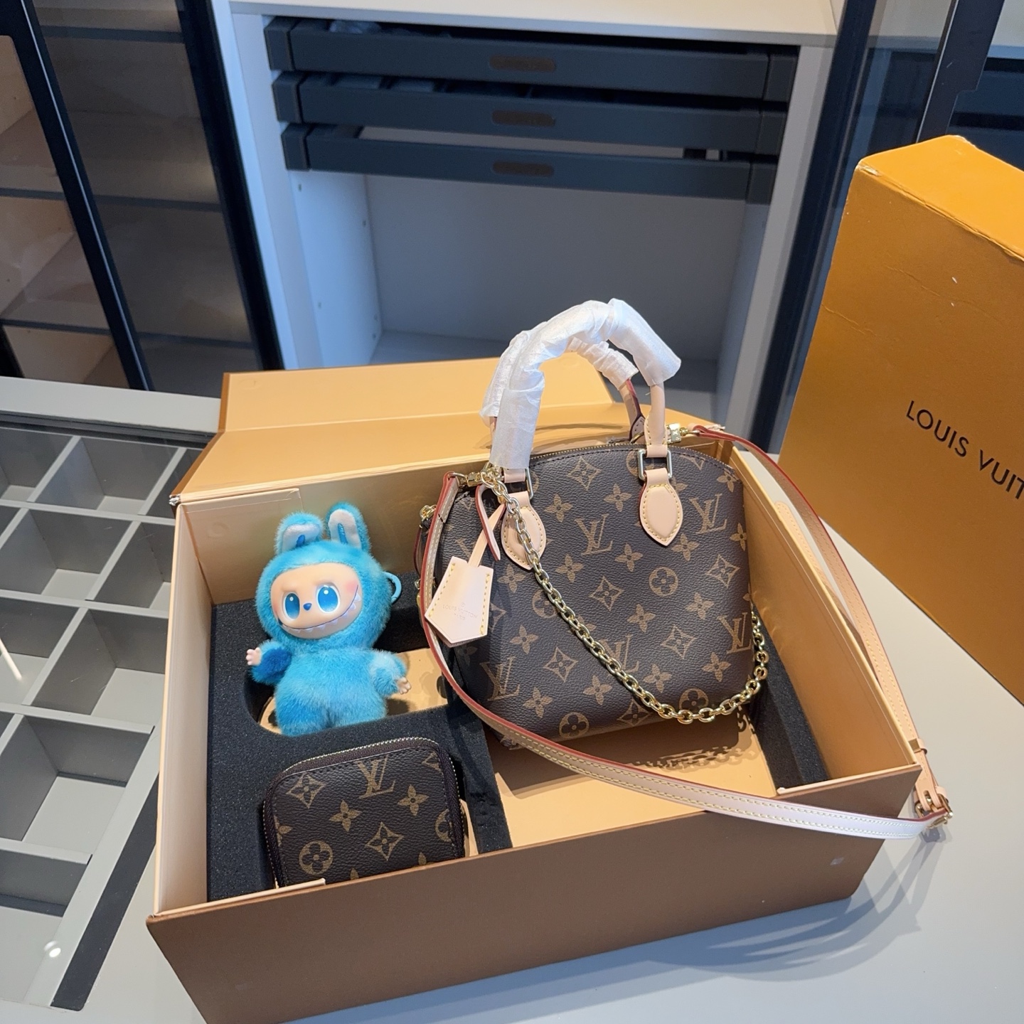 LV new gift box (handbag + labubu pendant + wallet)