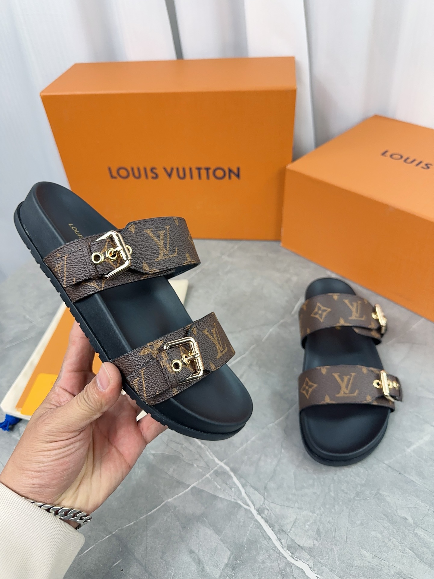 Louis Vuitton's new slippers are versatile and simple