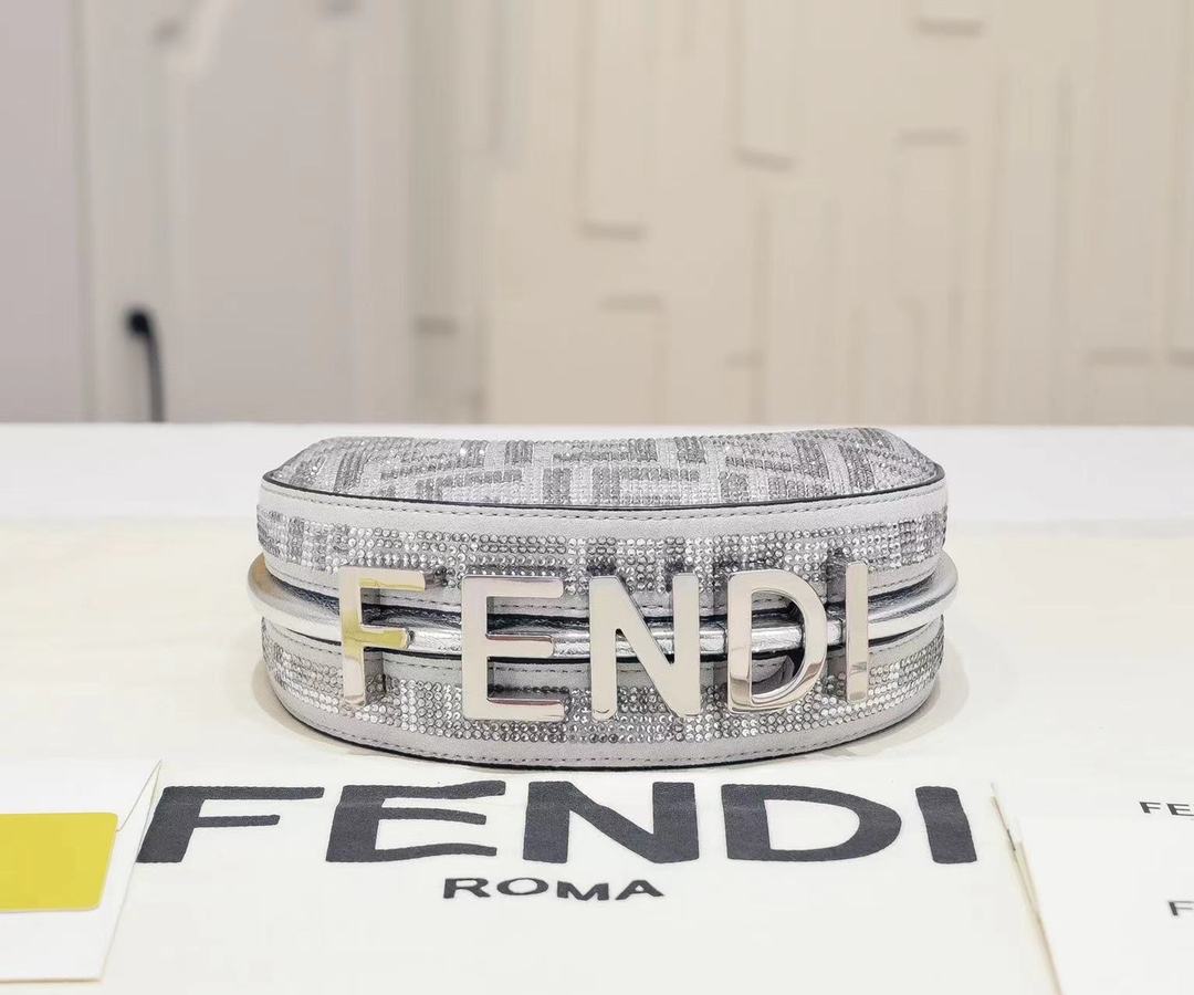 FENDI praphy armpit chain bag