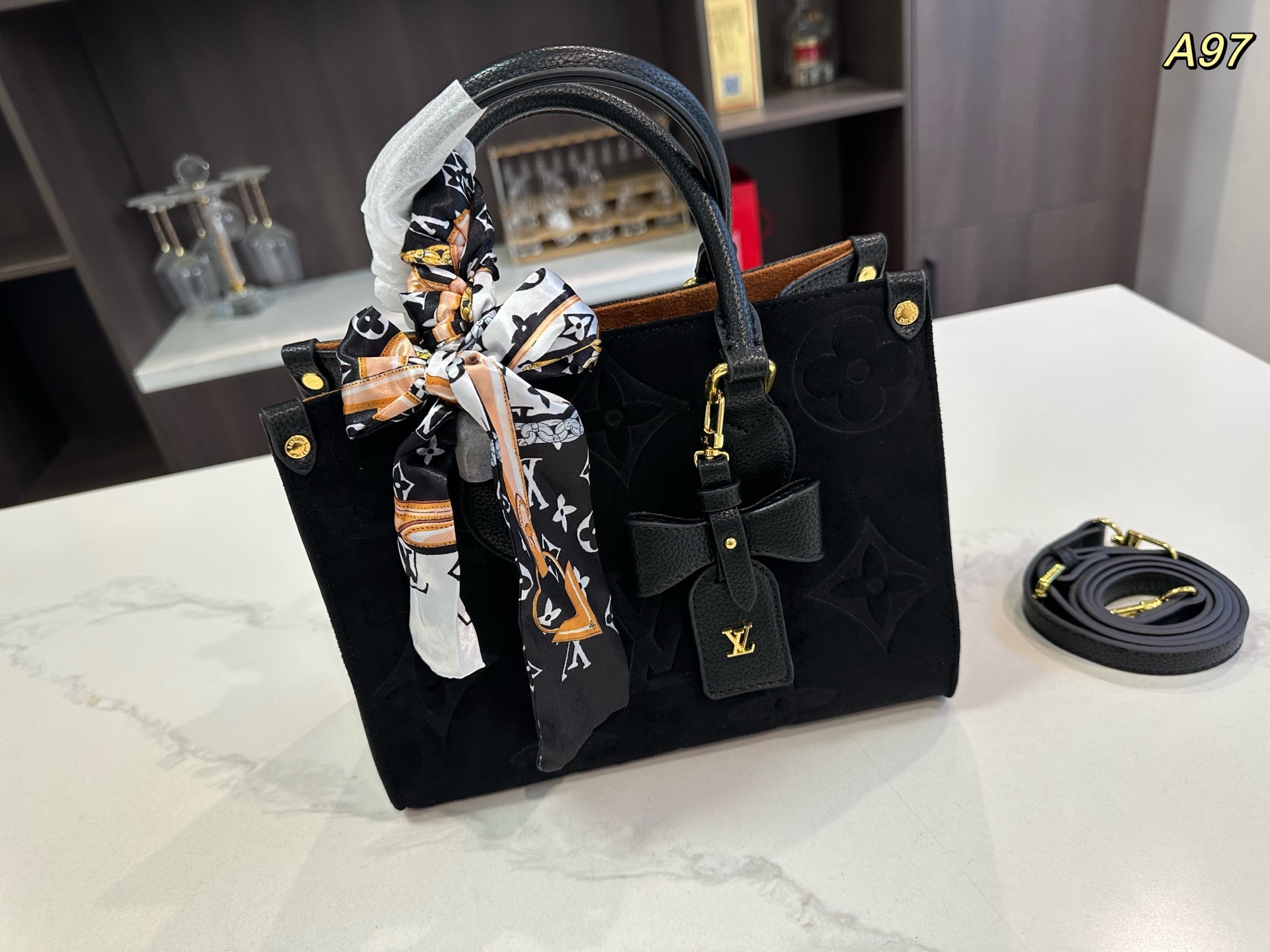 LV ONTHEGO Beaver Fur Tote Bag