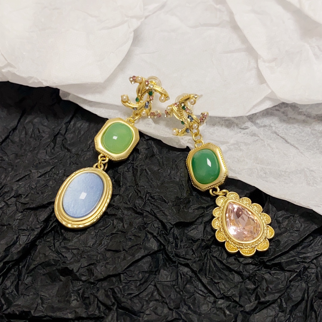 Chanel pink diamond agate stud earrings