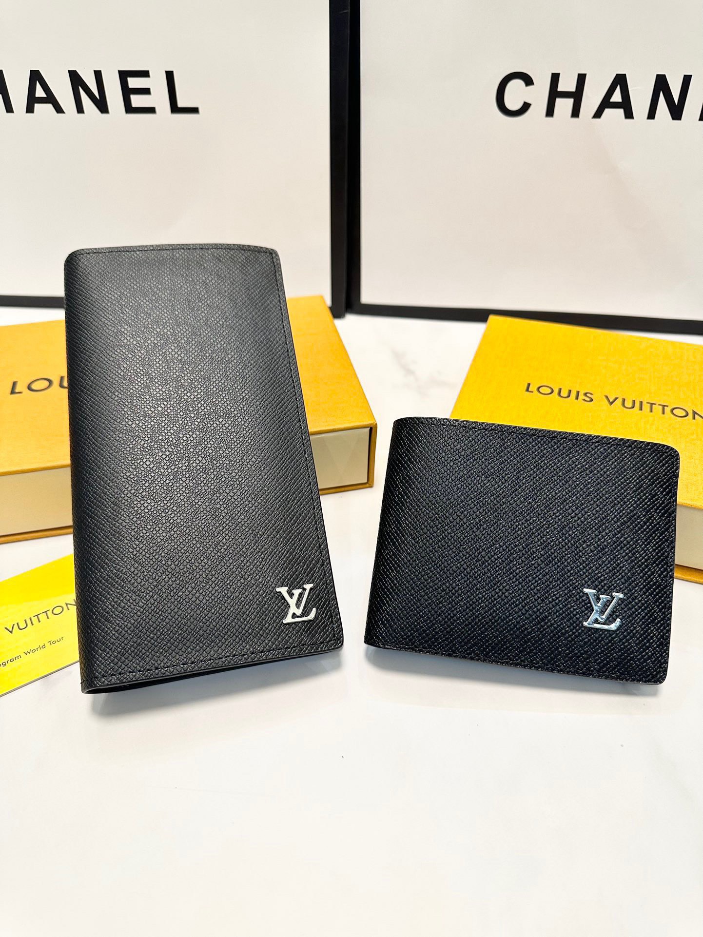 LV classic wallet/clutch