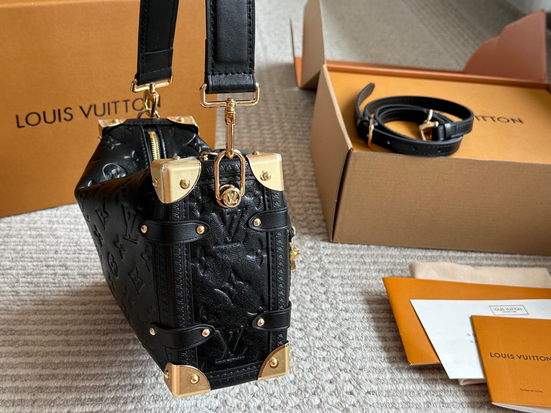 LV 25trunk suitcase bag