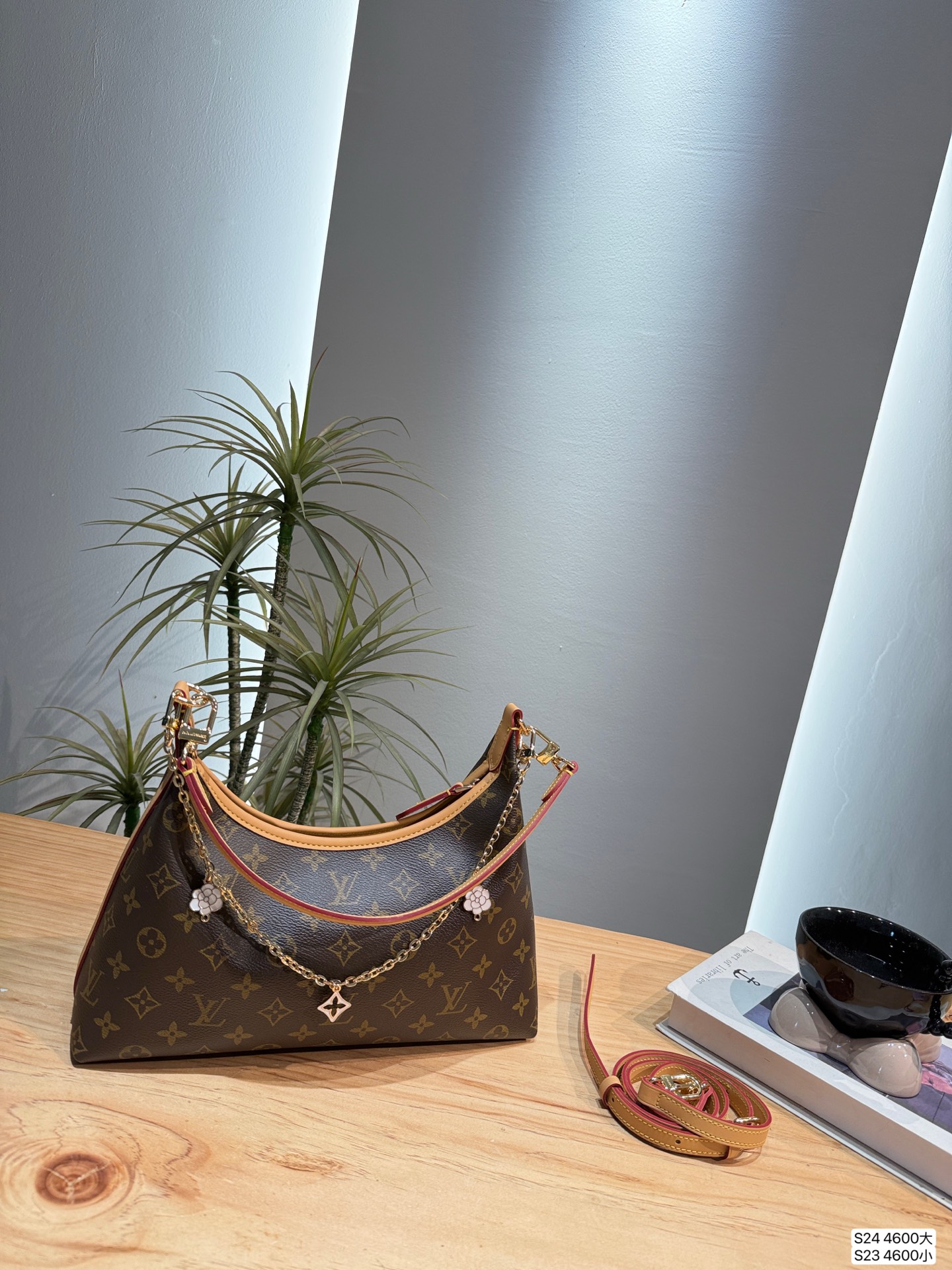 LV suly hobo armpit bag