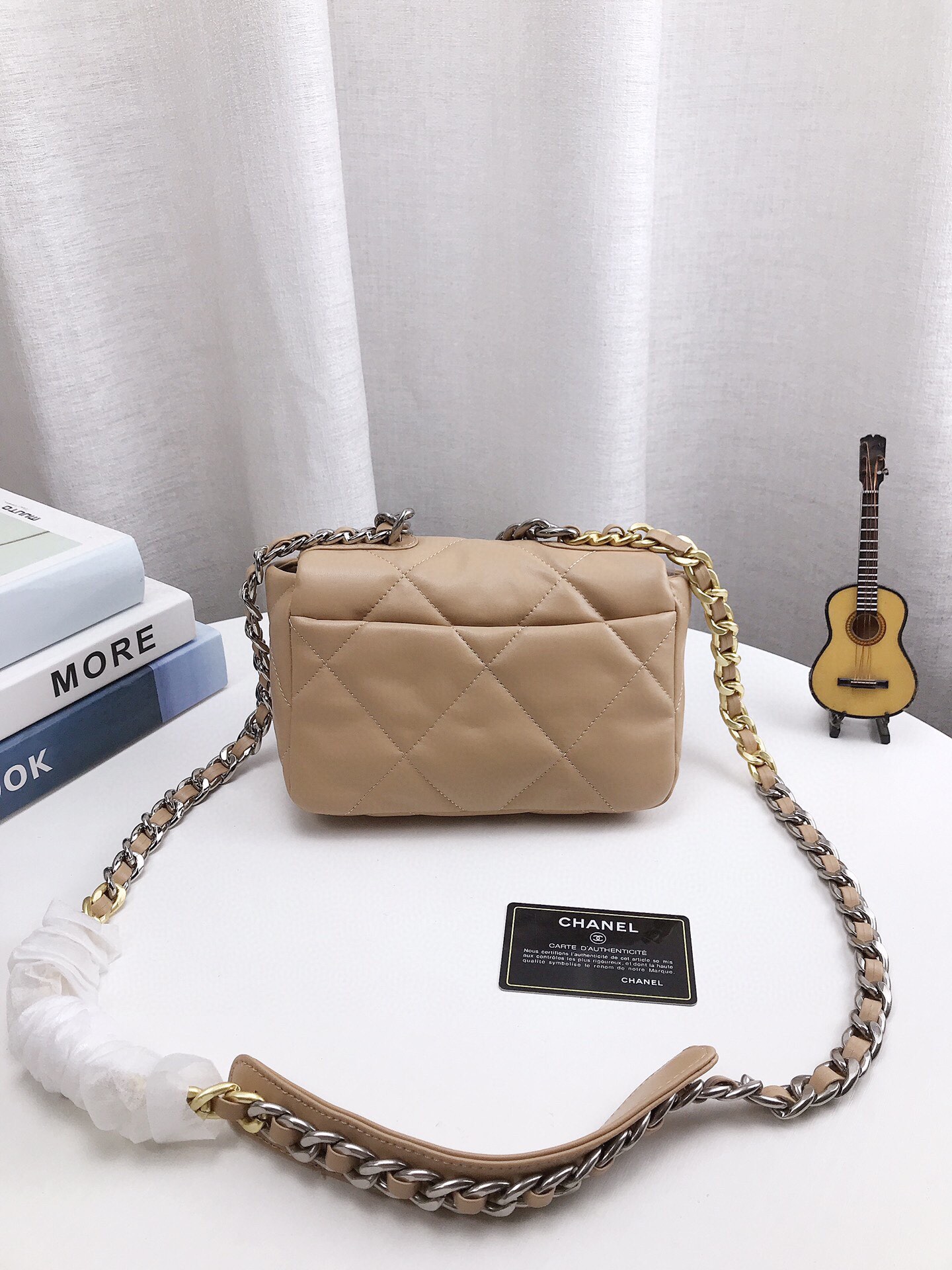 Chanel19 chain crossbody bag 20cm