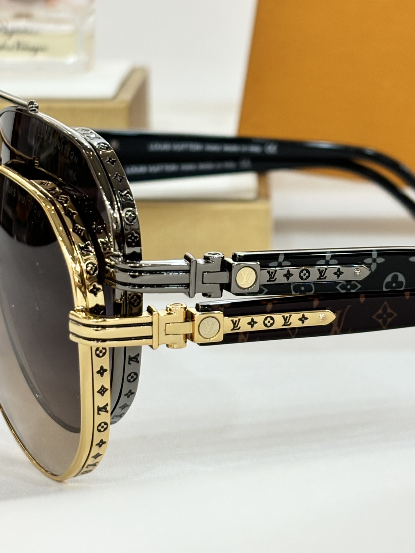 LV high-quality sunglasses