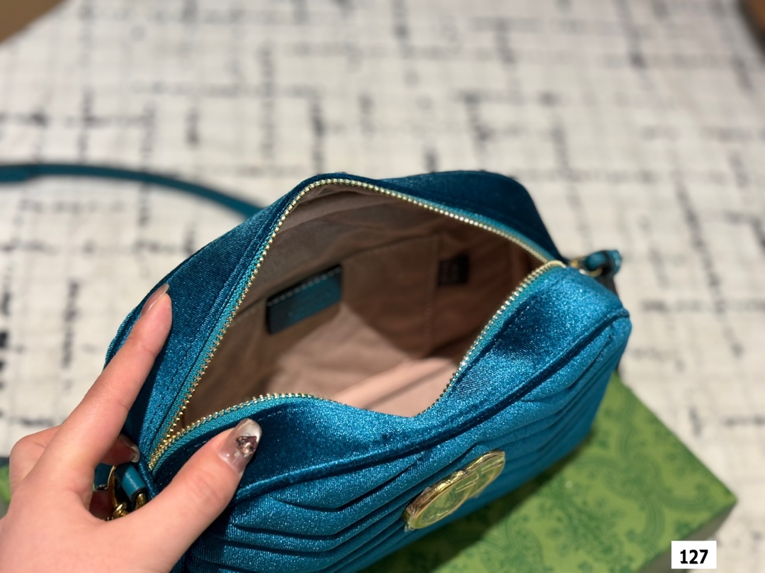 GUCCI velvet camera bag