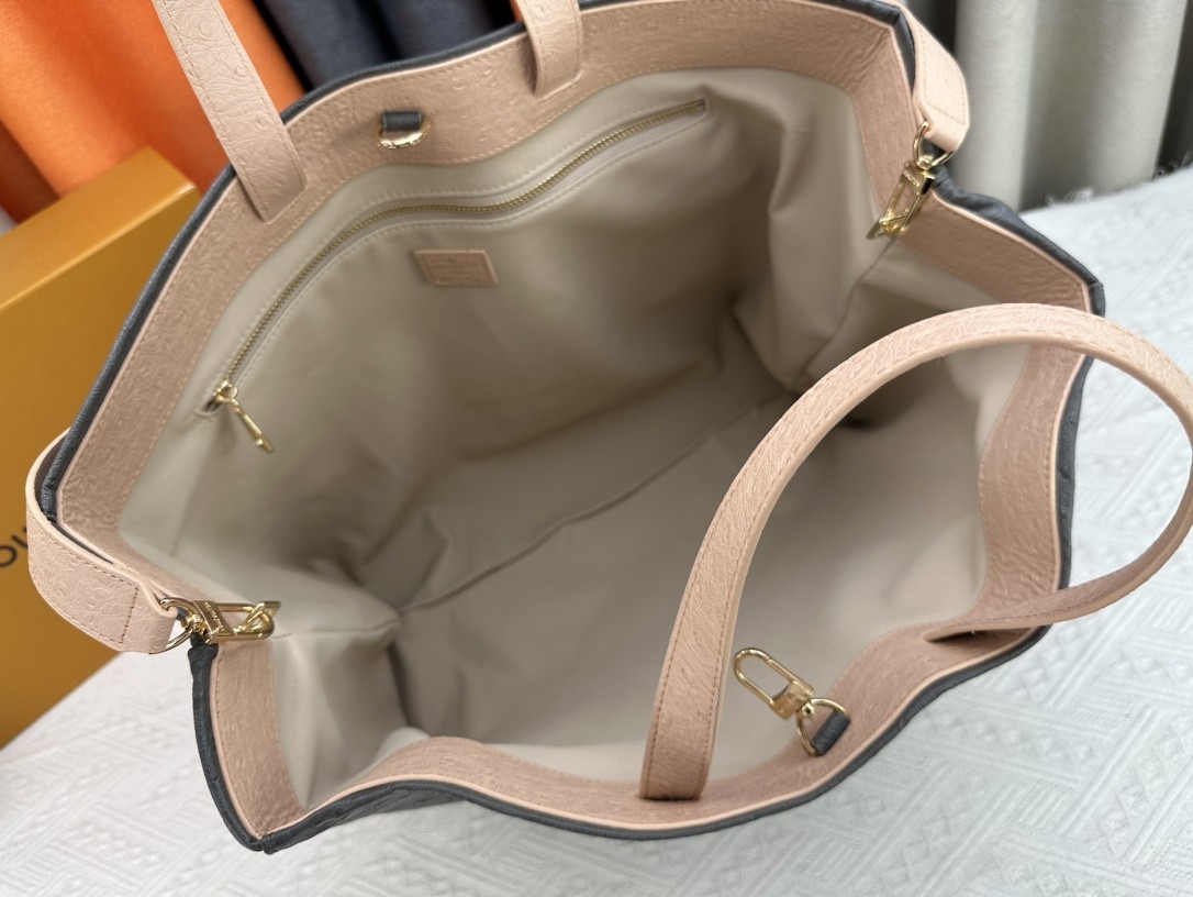 LV shoer maison fondee en 1854 handbag