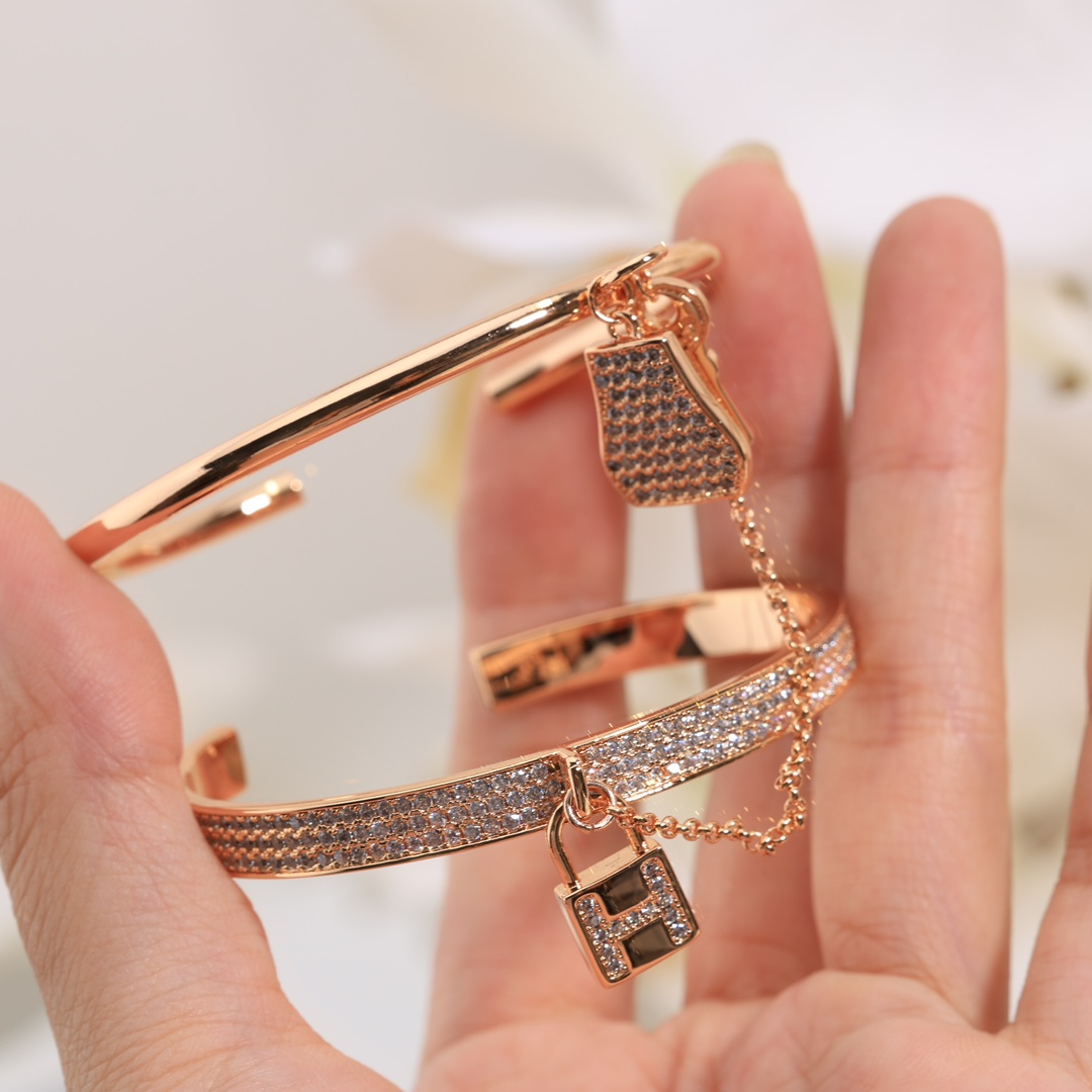 Hermes H bracelet full of diamonds