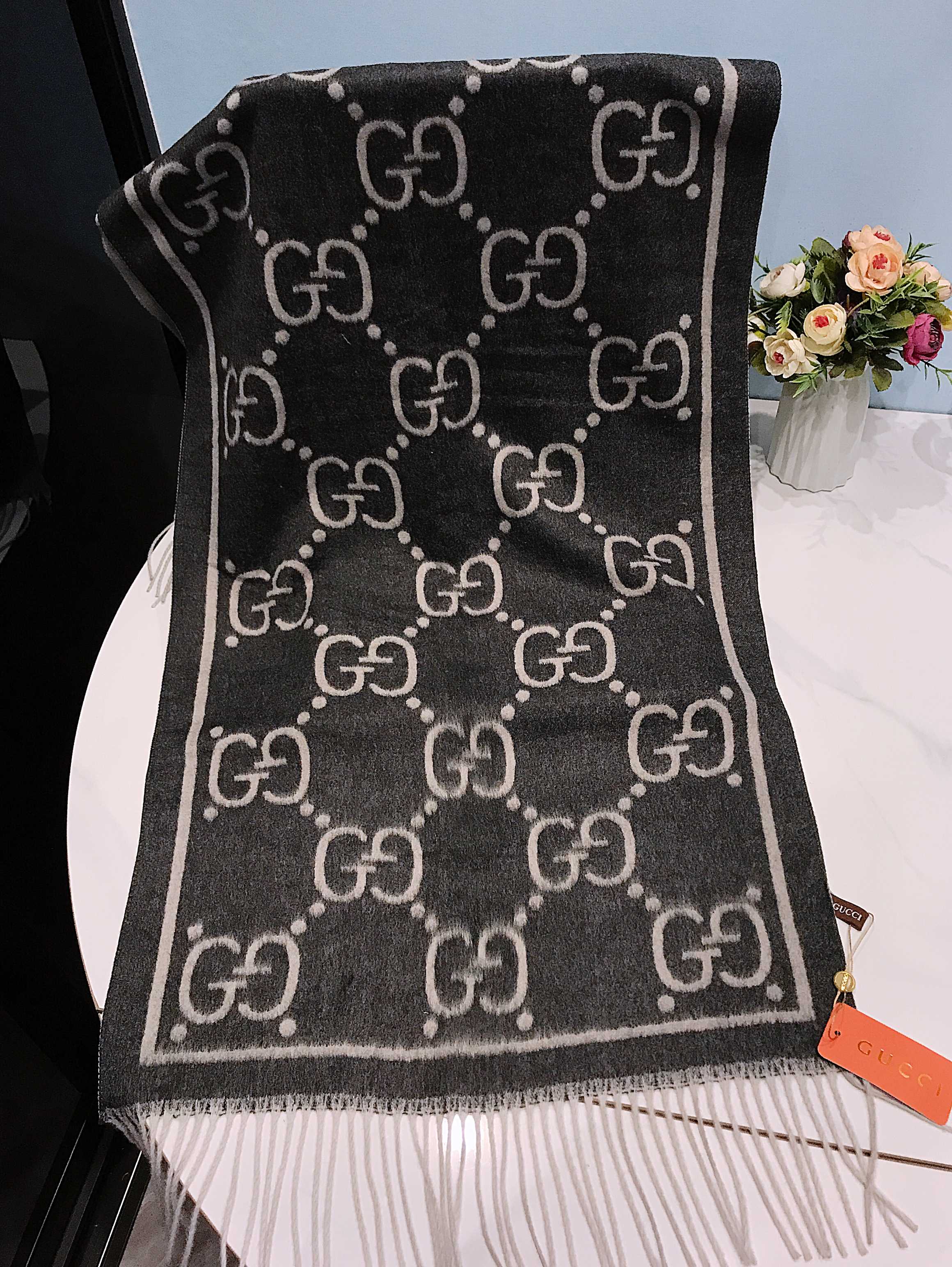 Gucci Cowl classic double-sided soft