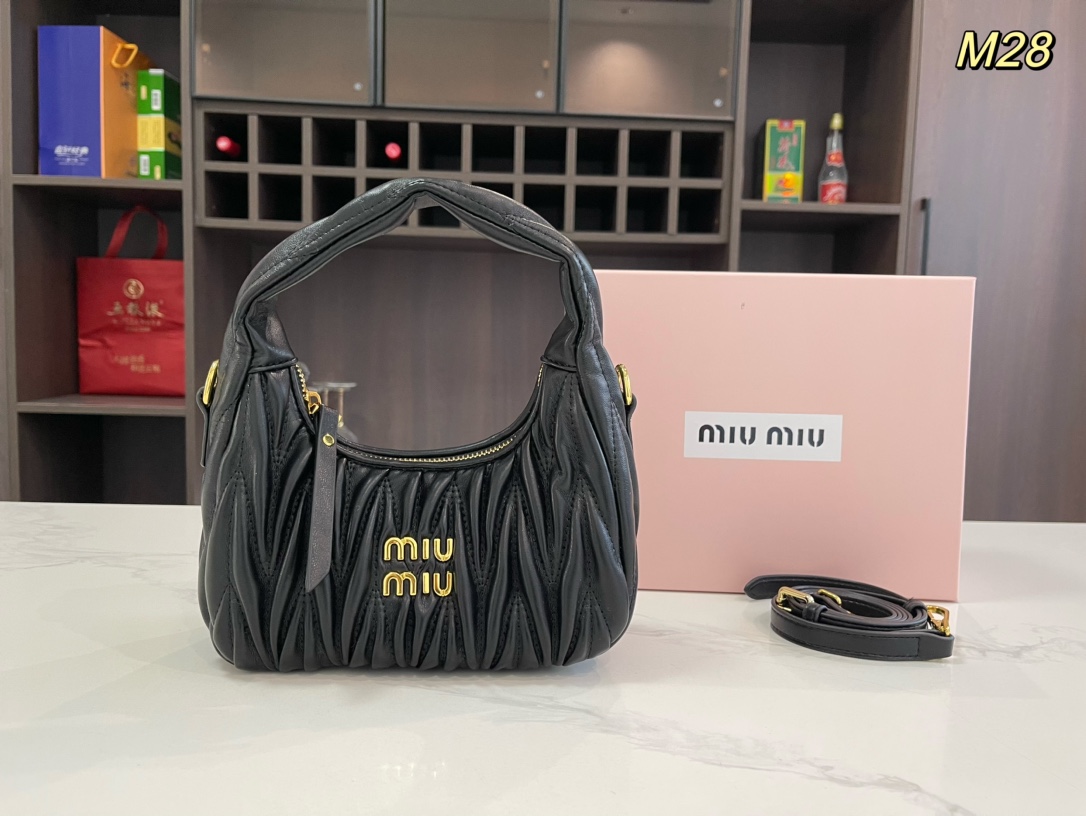 miumiu hobo Hand-held pleated bag