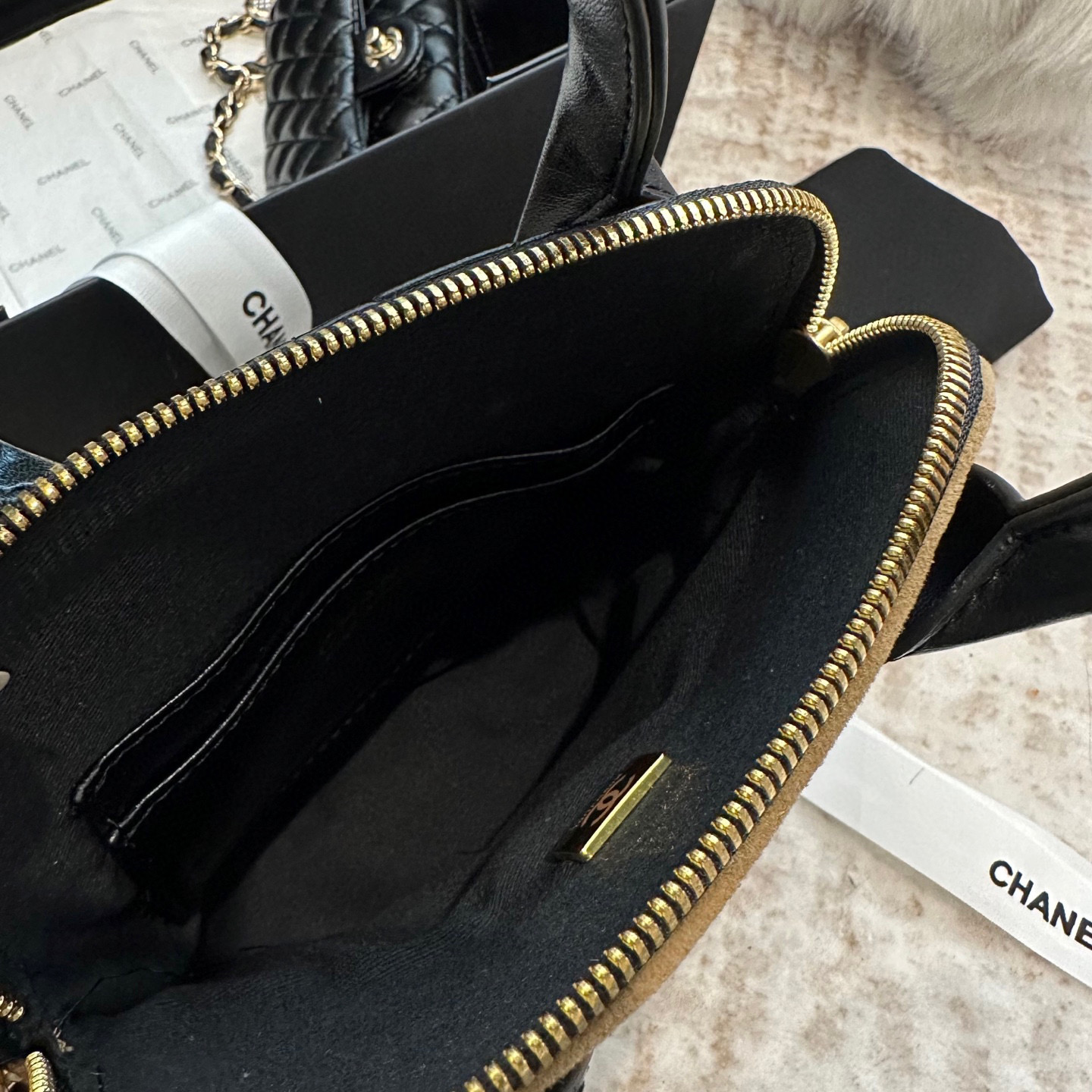 CHANEL 25a hand-held chain bag
