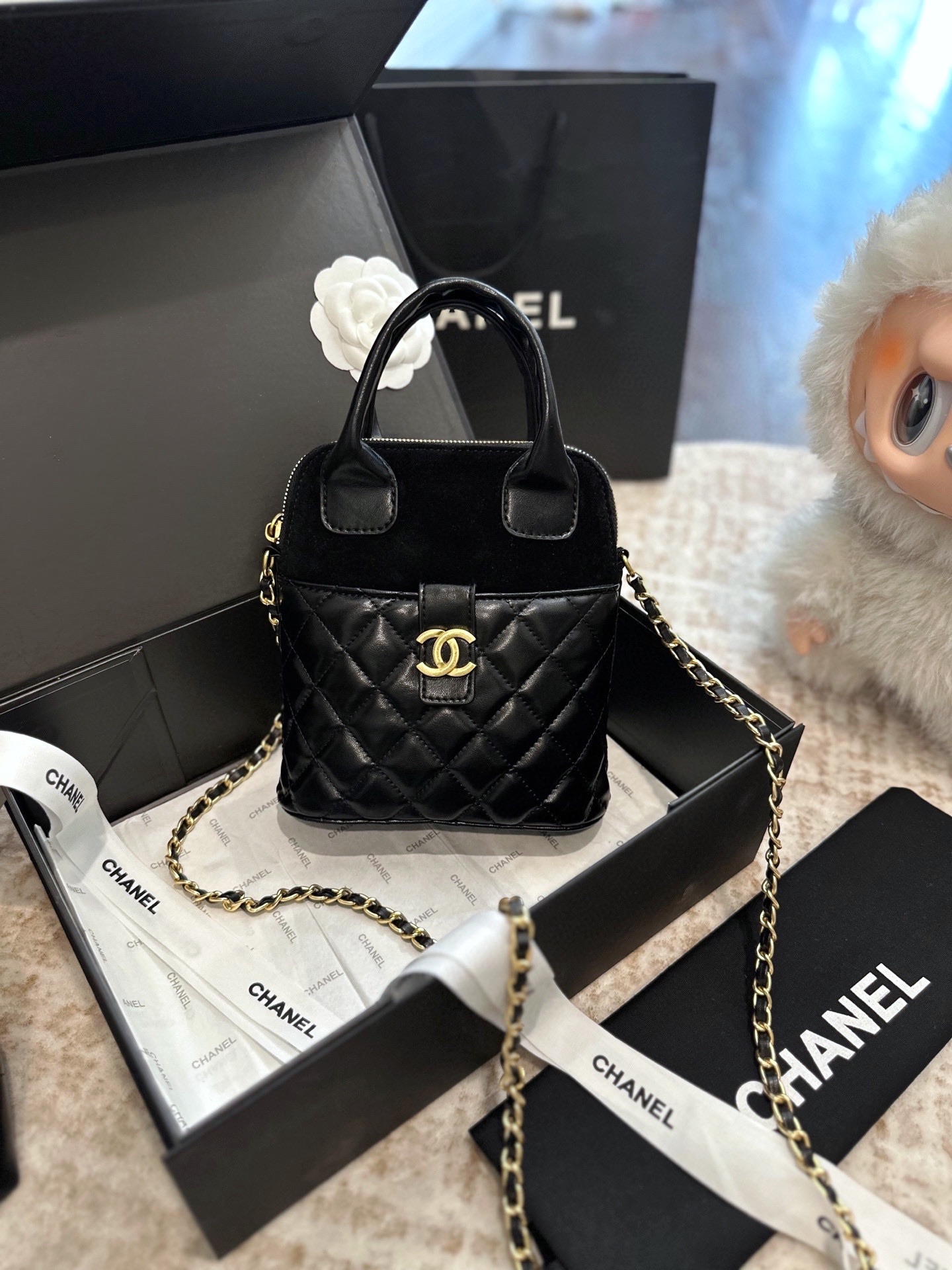 CHANEL 25a hand-held chain bag