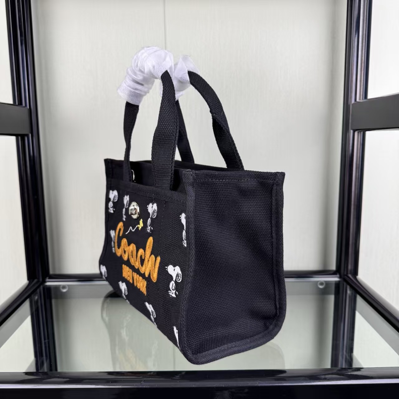 Coach CBF70 Snoopy embroider tote bag