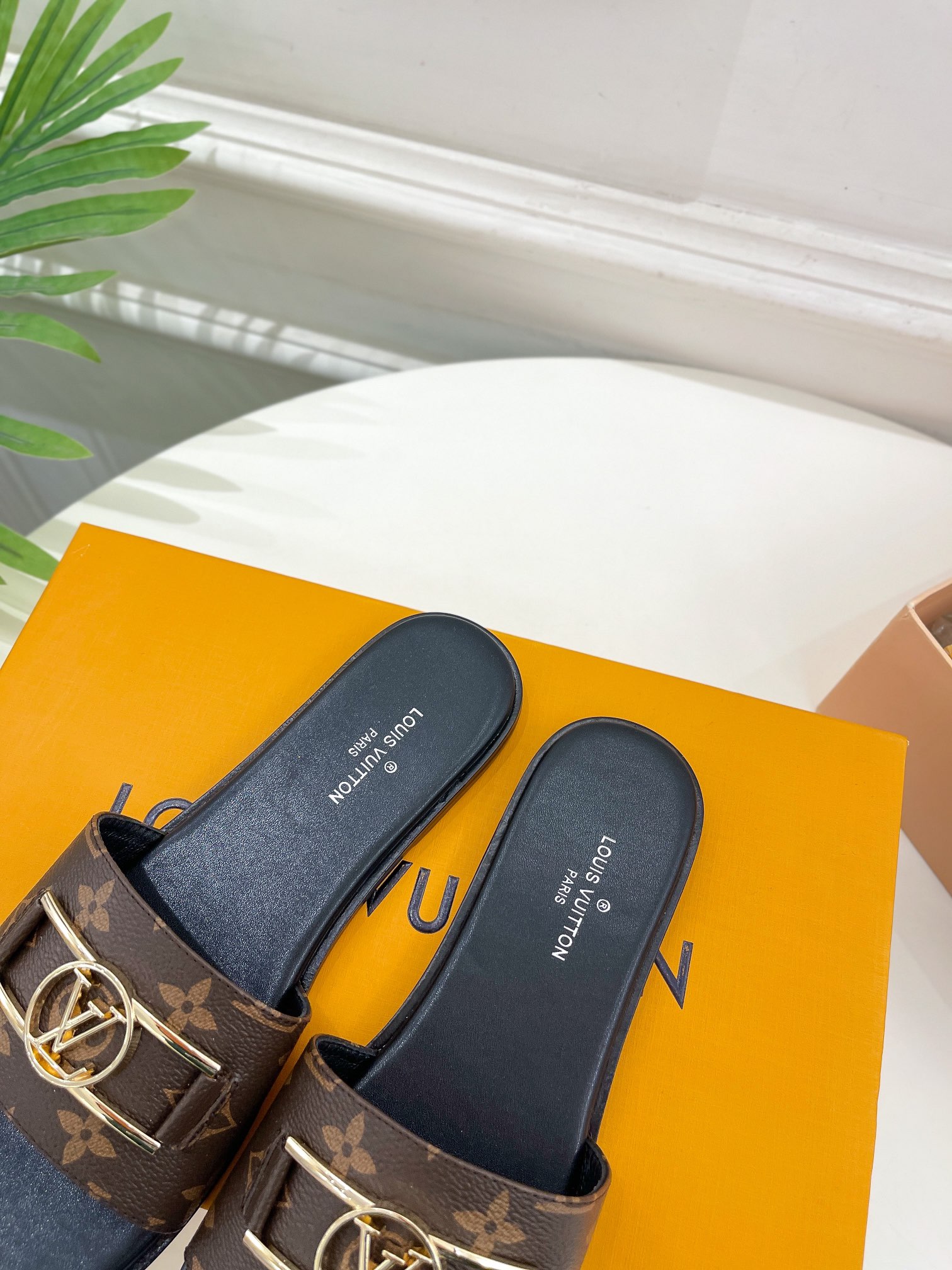 LV new slippers sandles leather sole
