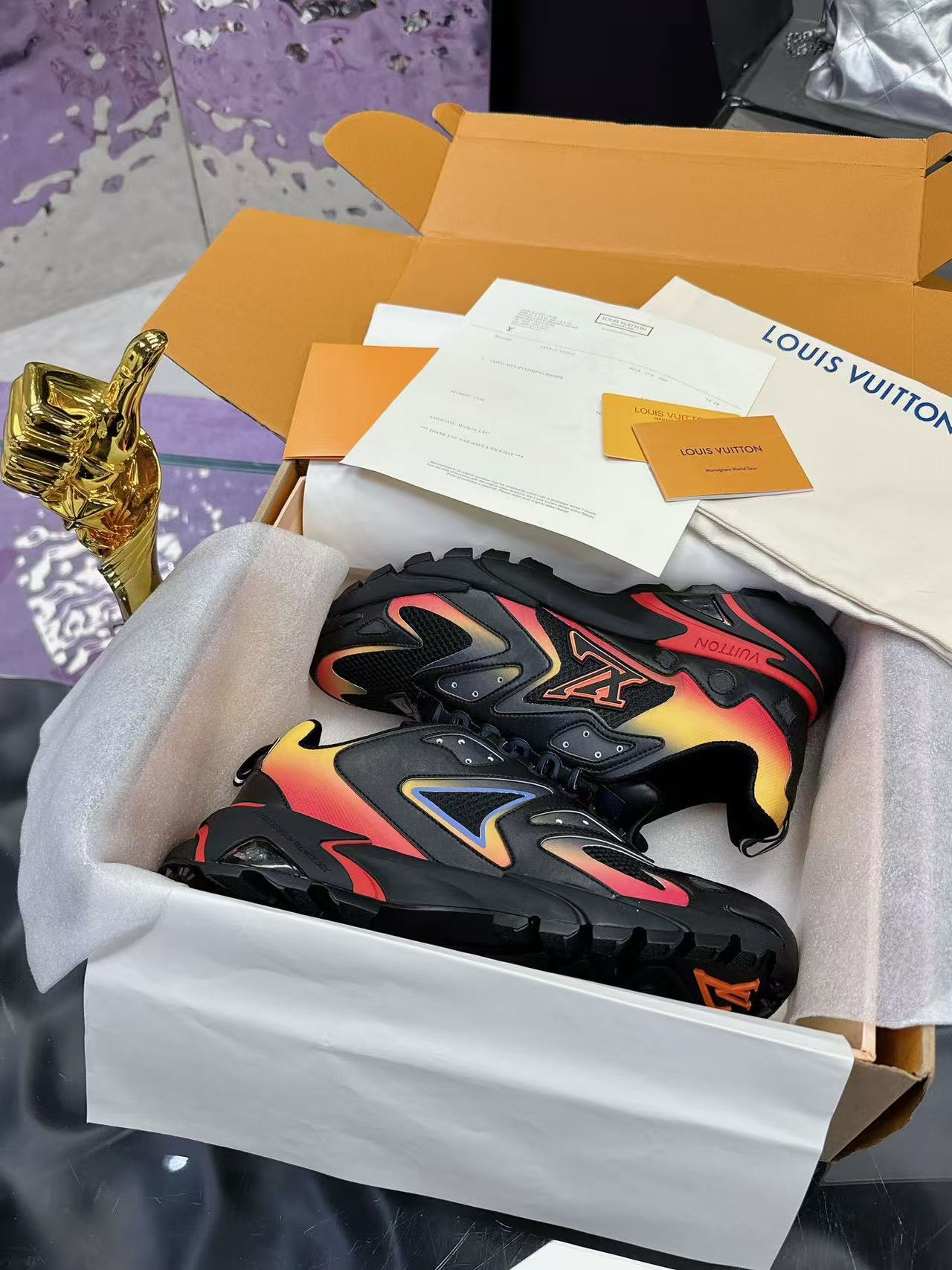 LV runner tatic sports shoes