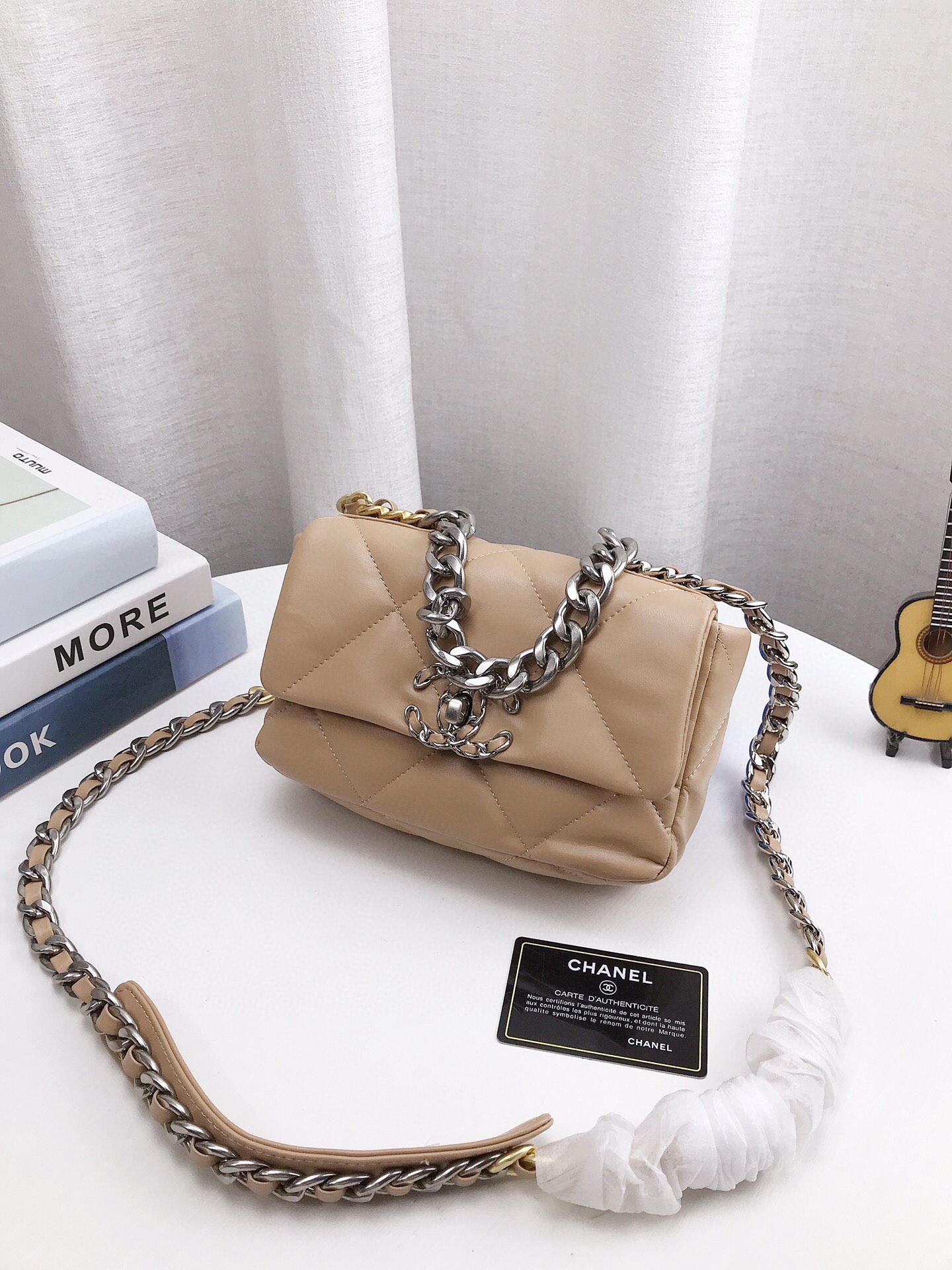 Chanel19 chain crossbody bag 20cm
