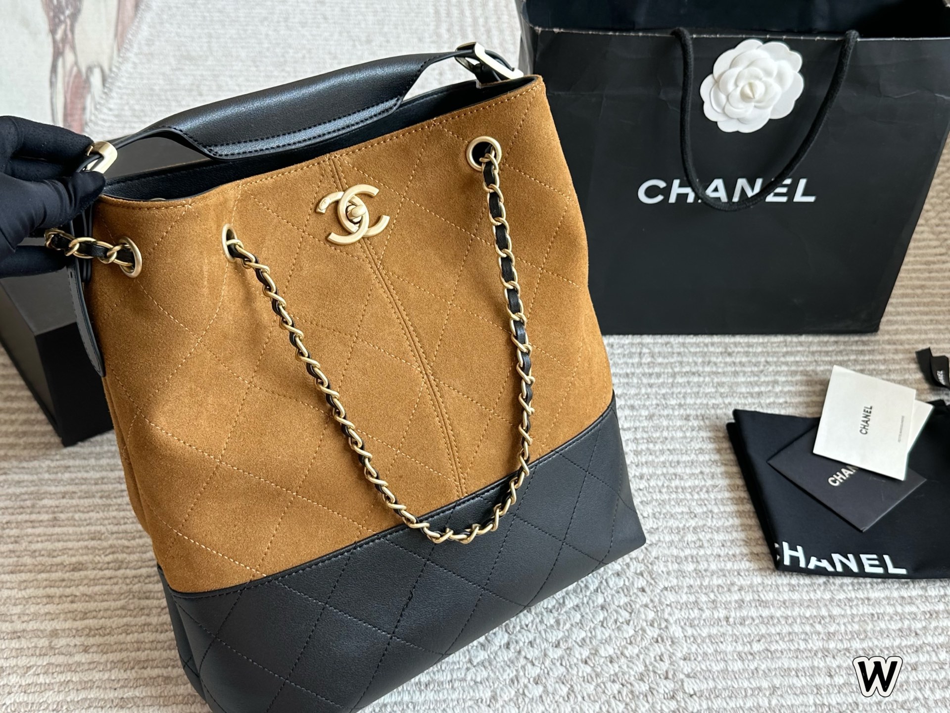 Chanel chain crossbody handbag