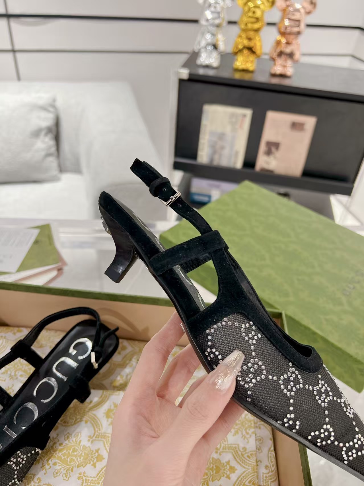 Gucci slippers sandals Stitched diamond mesh sandals