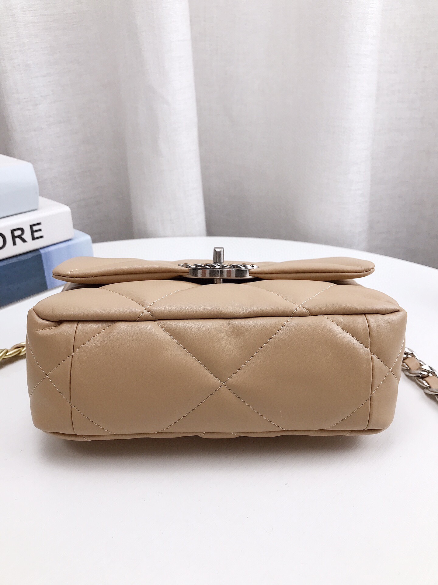 Chanel19 chain crossbody bag 20cm