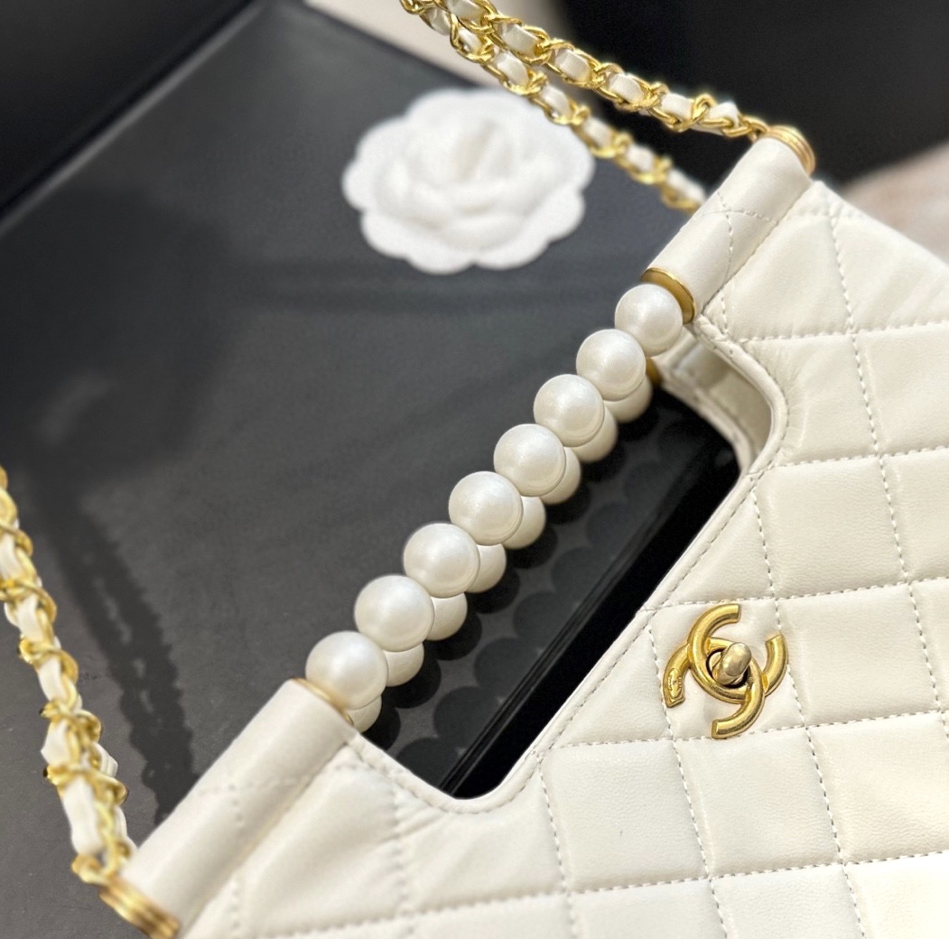 Chanel 25P pearl handle bag