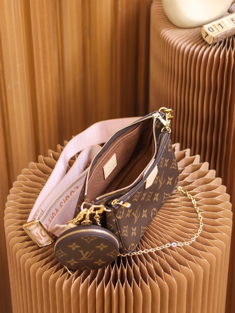 TOP version LV multi pochette leather bag
