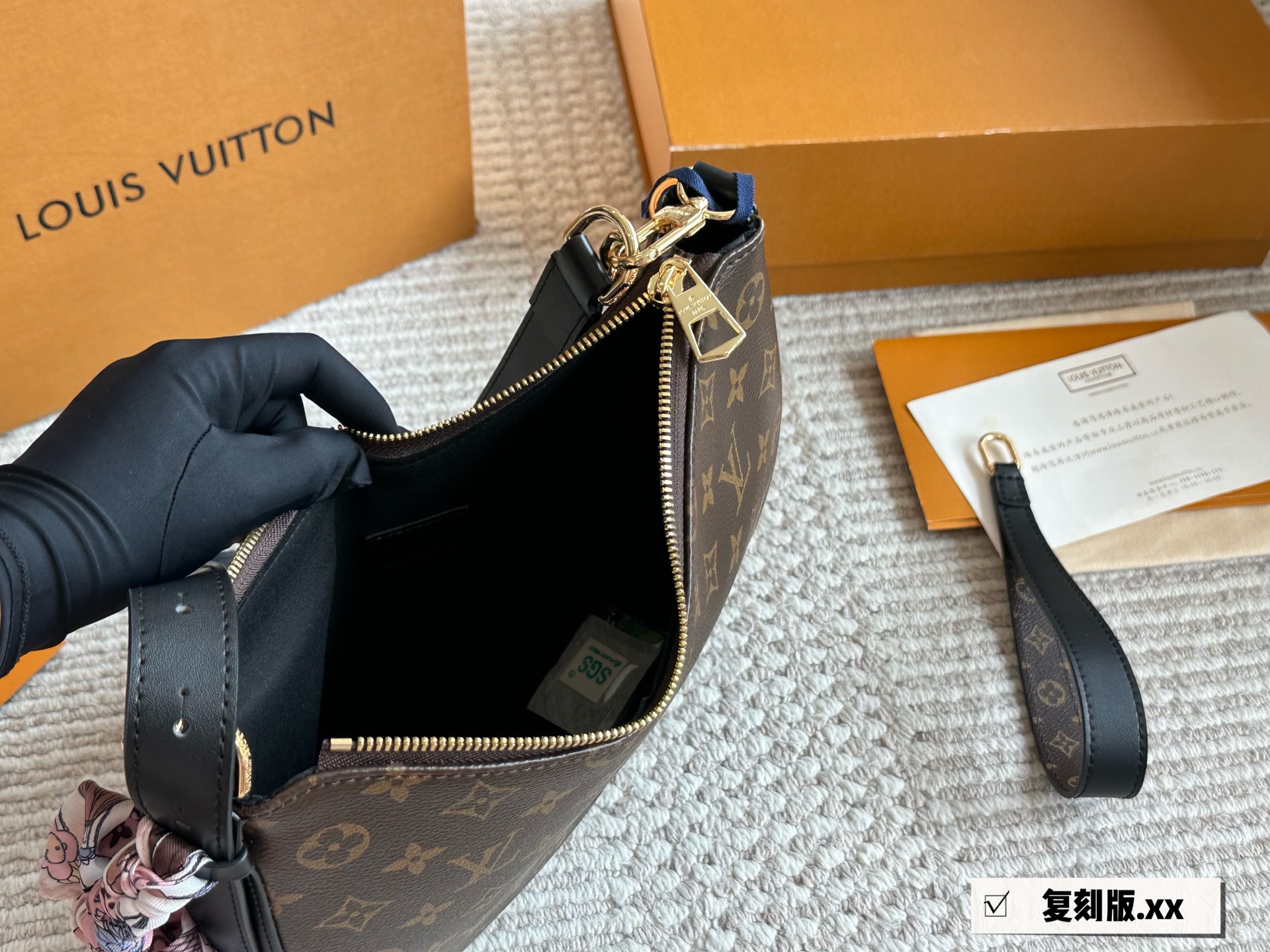 LV cookie BB handbag