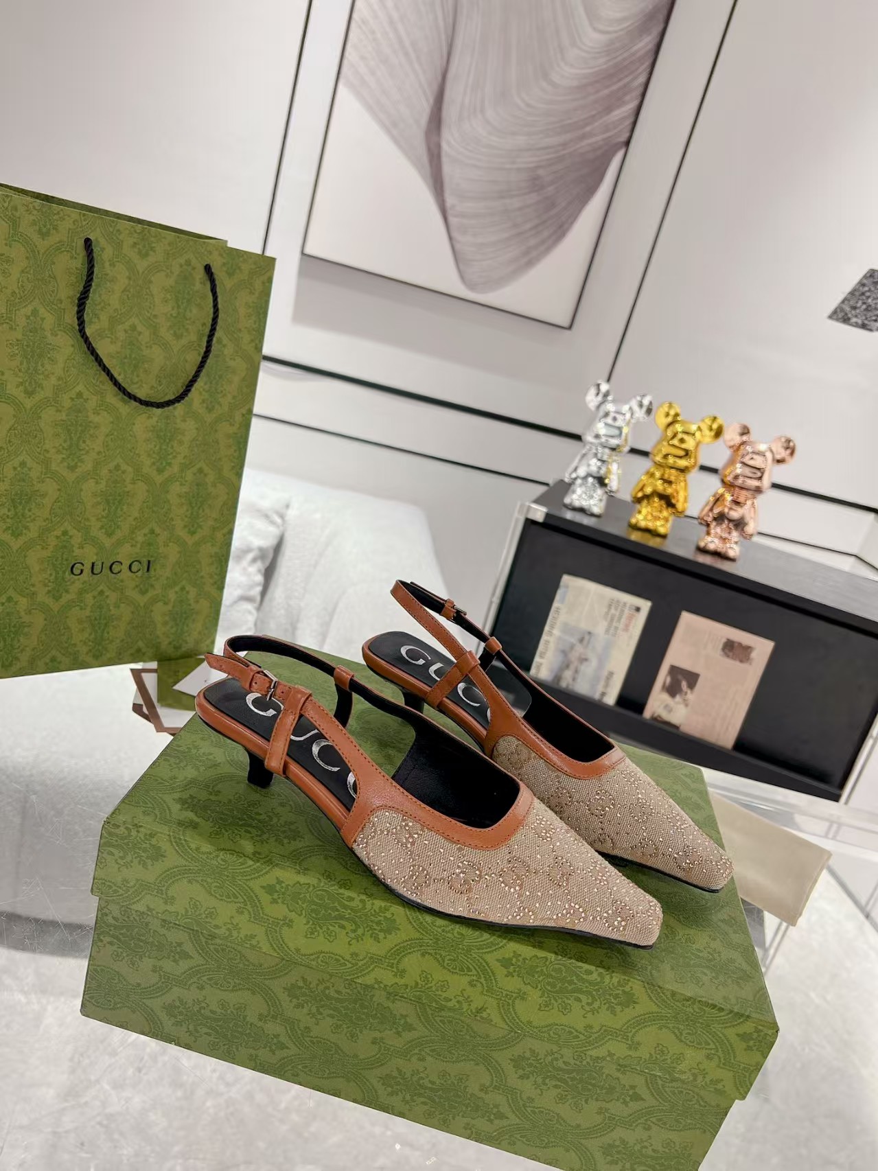 Gucci slippers sandals Stitched diamond mesh sandals